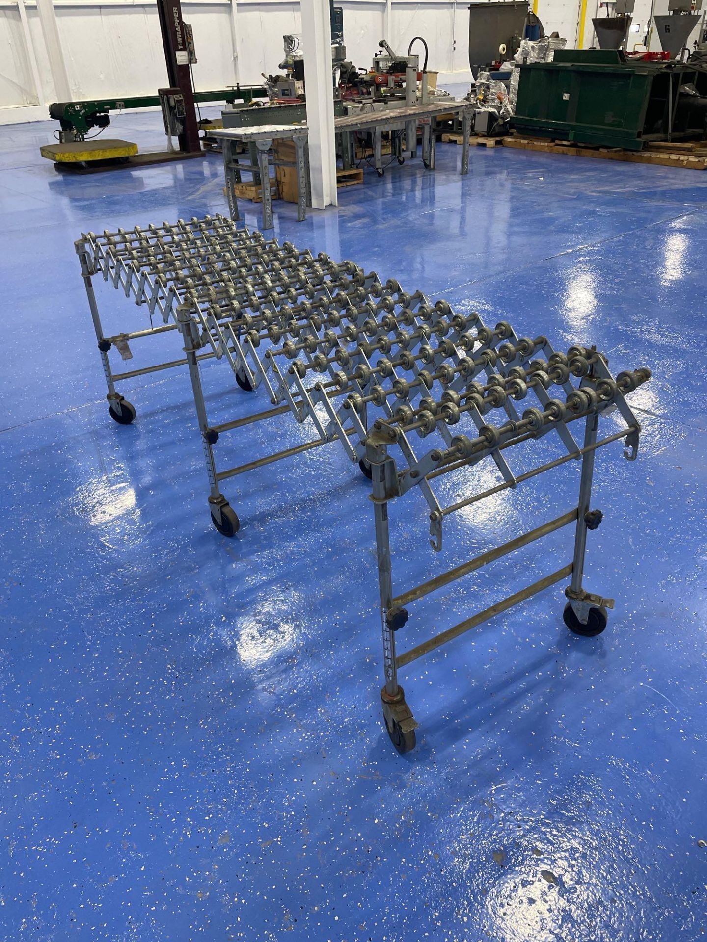 NestaFlex 275 Gravity Roller Conveyor 8’ long 24” wide