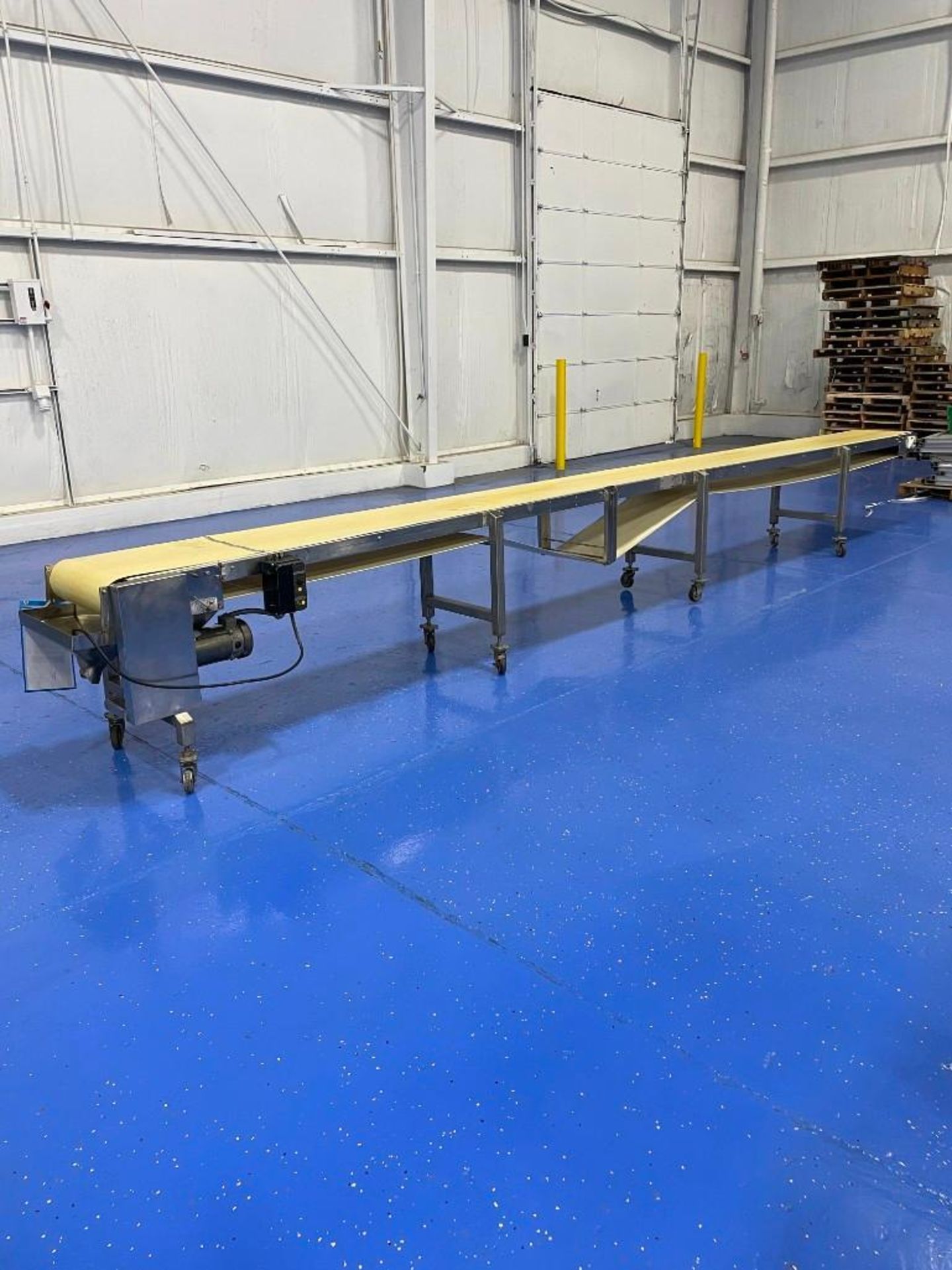 Smooth Top Belt Conveyor 22' L x 18" W