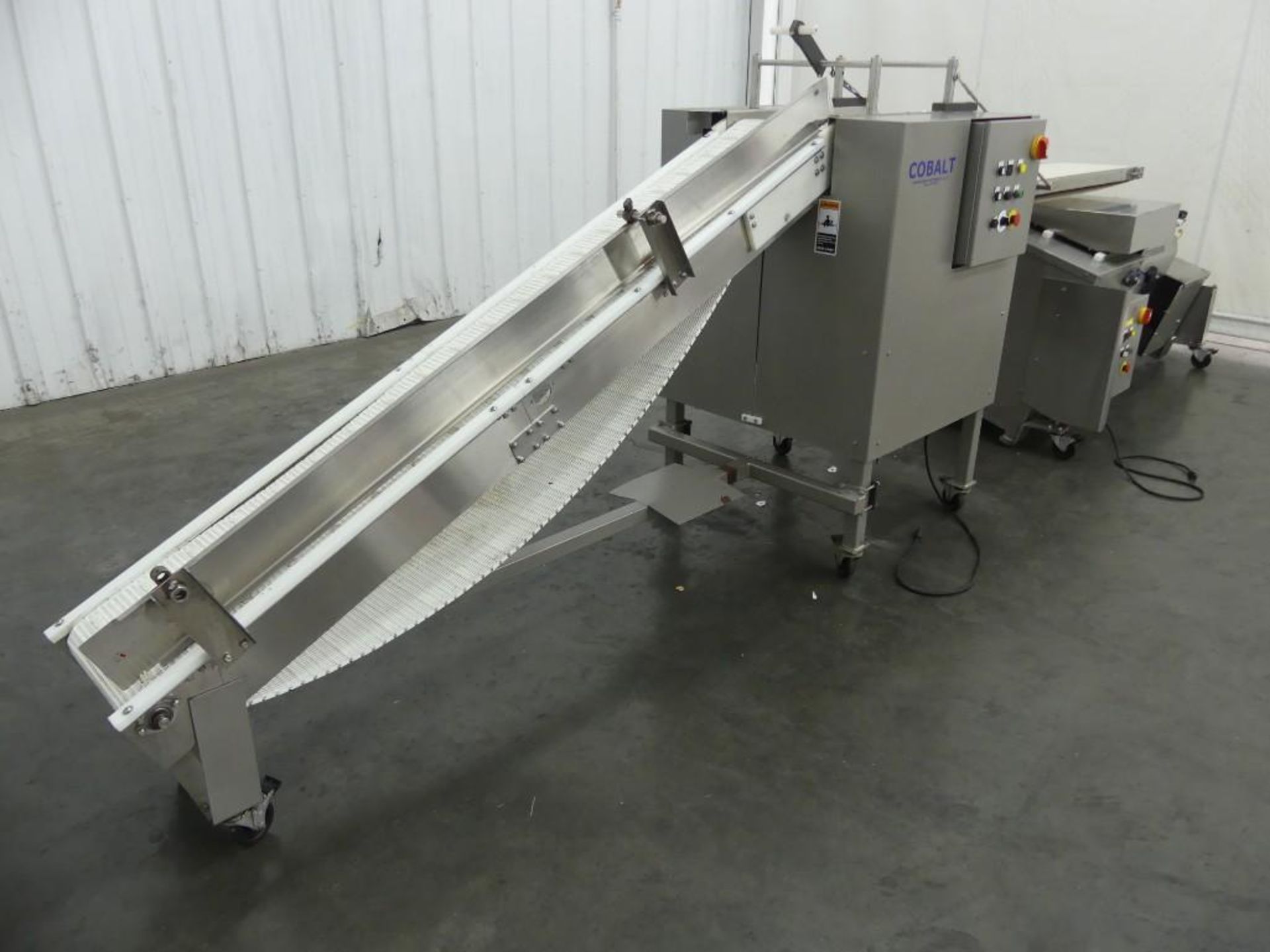 Cobalt 100 Series Collator and Tape Case Erector Hand Pack Station