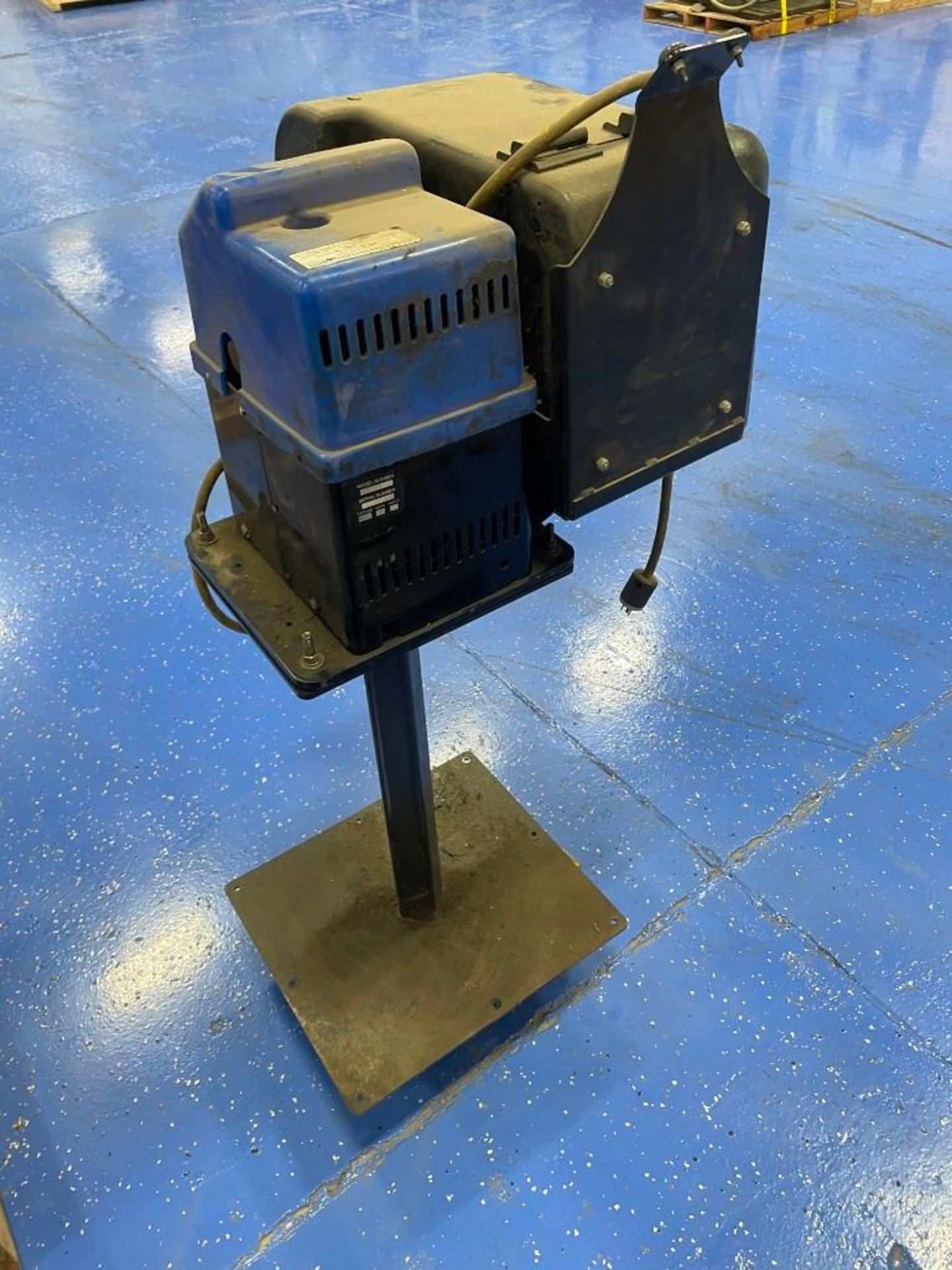 Pacer 30 Industrial Paint Shaker with Floor Stand - Image 8 of 9