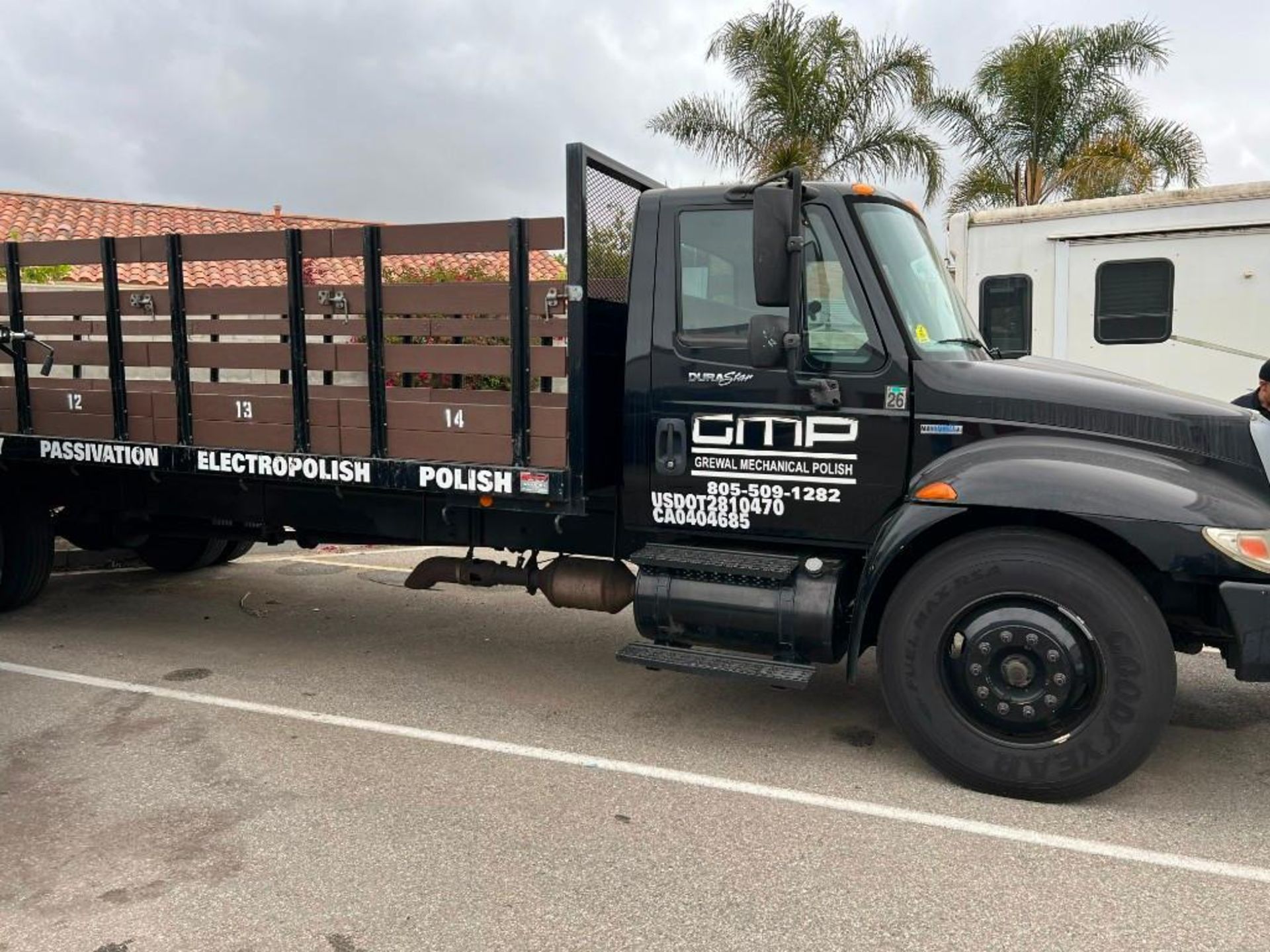 2008 International Truck & Engine Corp. Navistar 4300 SBA 4x2 Diesel Truck