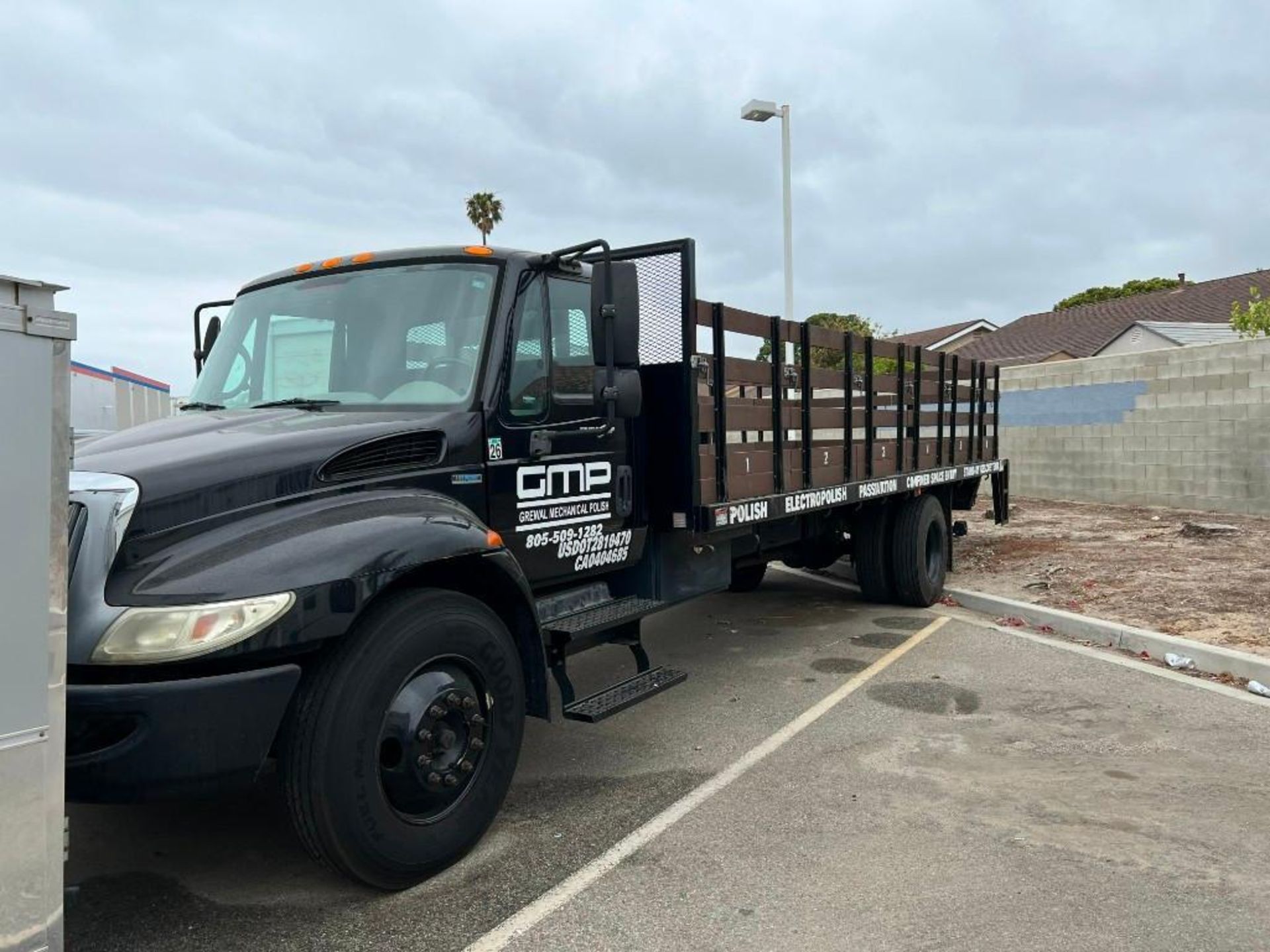 2008 International Truck & Engine Corp. Navistar 4300 SBA 4x2 Diesel Truck - Image 2 of 7