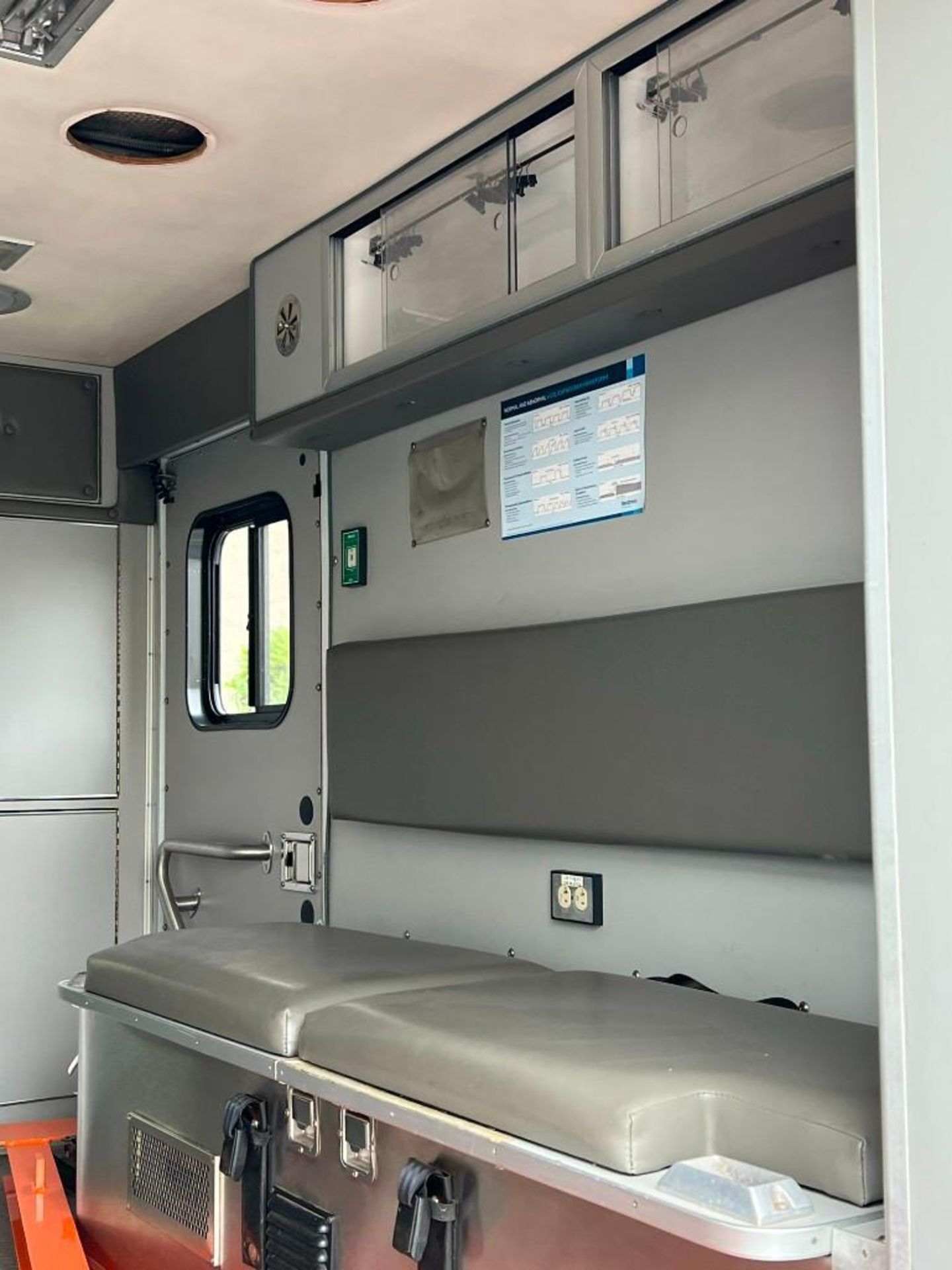 2013 GM G33503 Ambulance - Image 11 of 12