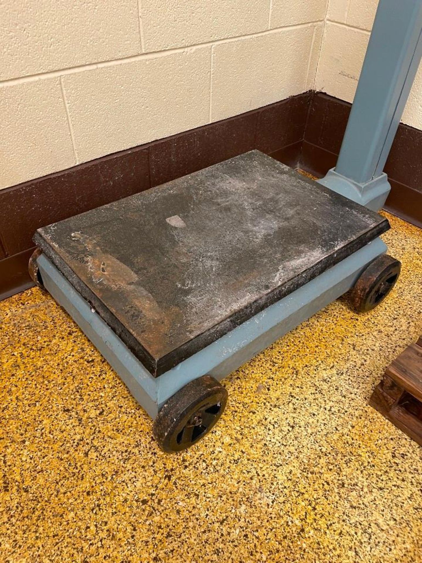 Howe Richardson Floor Scale on Casters - Image 6 of 6
