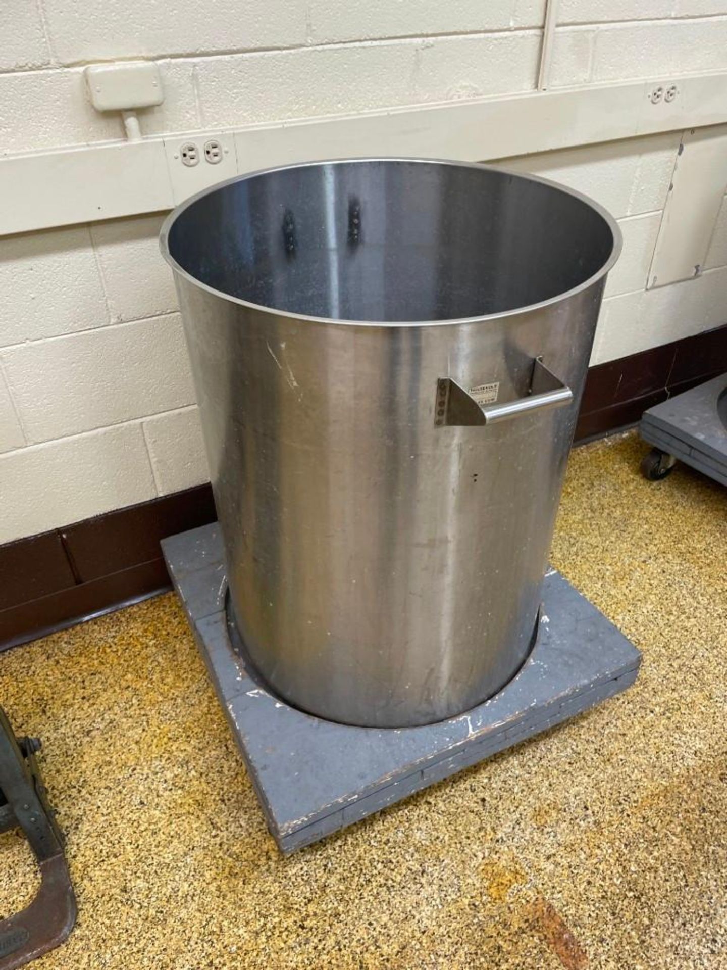 Stainless Steel Tank on Casters - Image 4 of 4