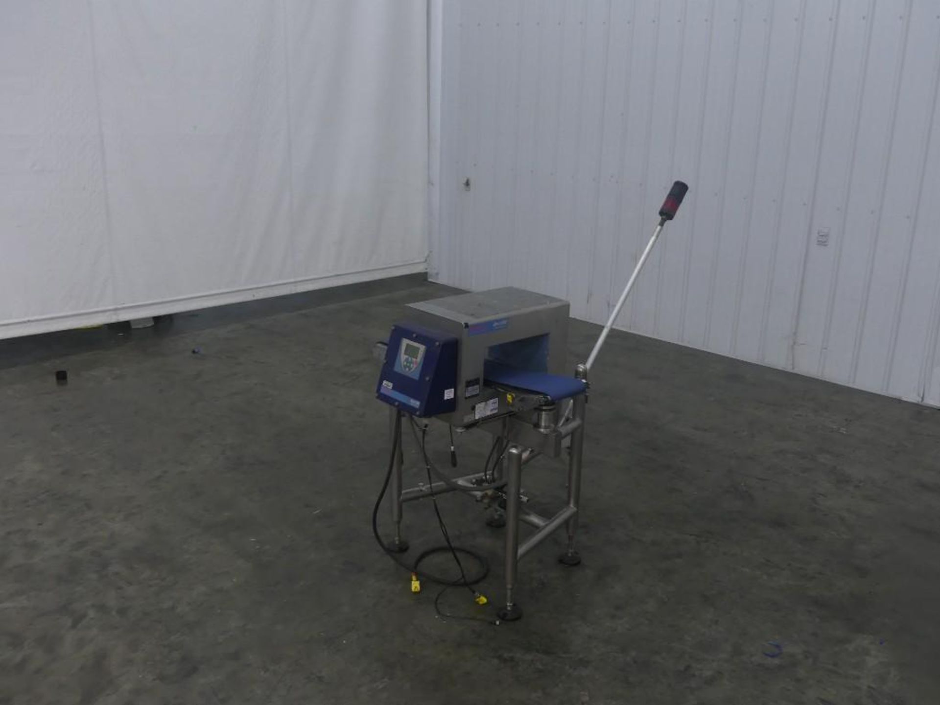 Thermo Apex 500 6 In High x 13 In W Metal Detector - Image 2 of 13