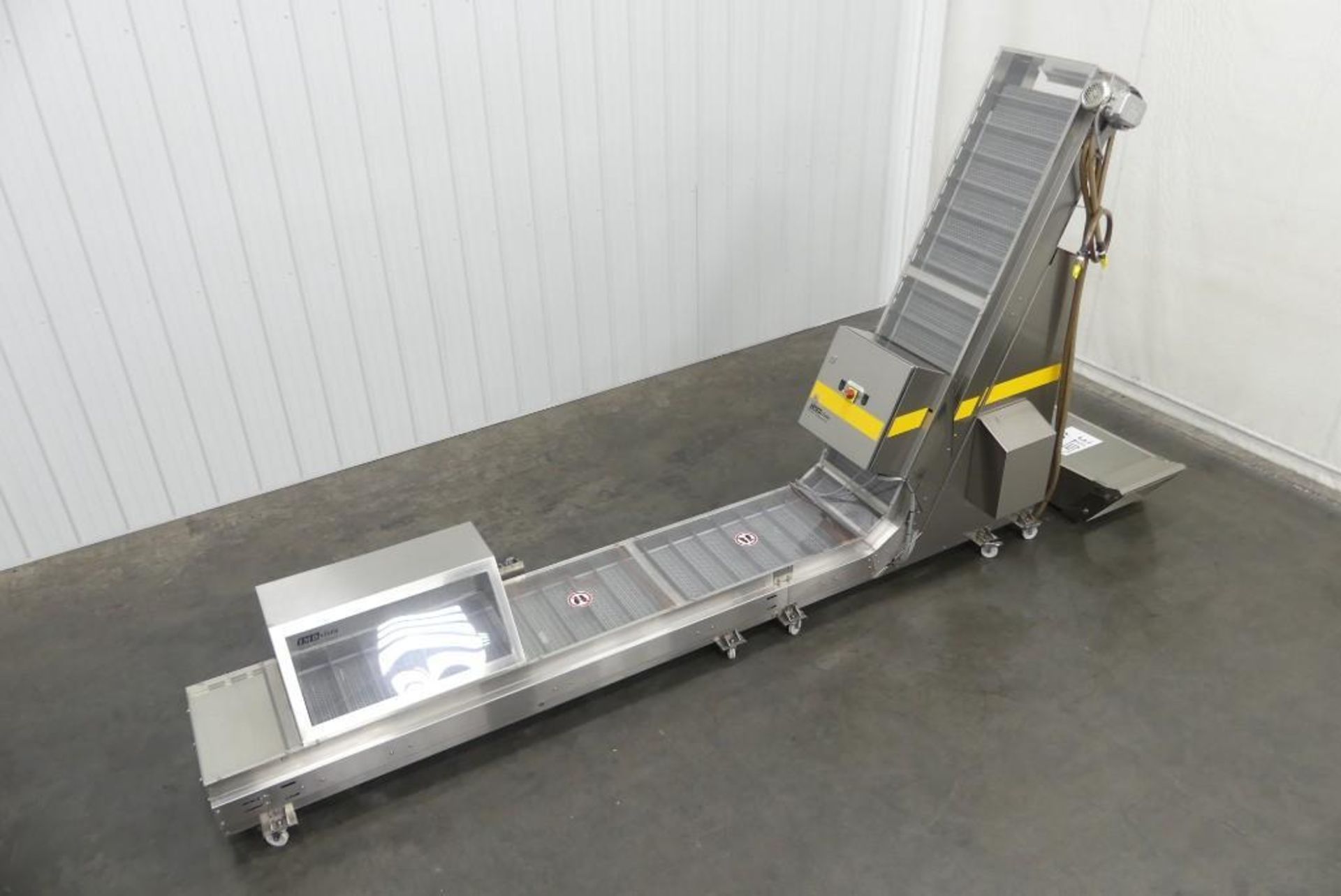 IMDvista Enclosed Cleated Incline Conveyor