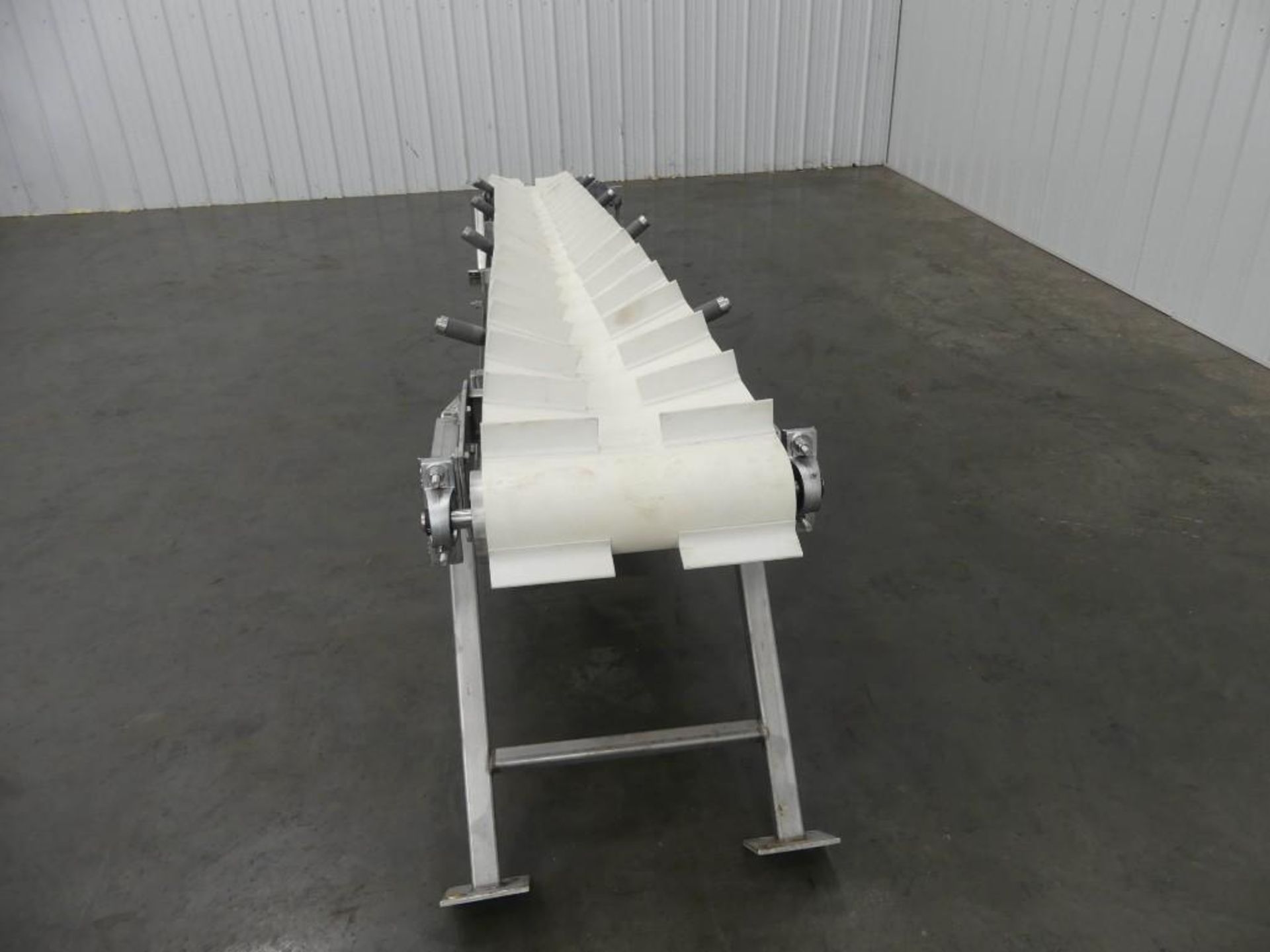 Plastic Cleated Belt Conveyor 185" L x 18" W - Image 6 of 10