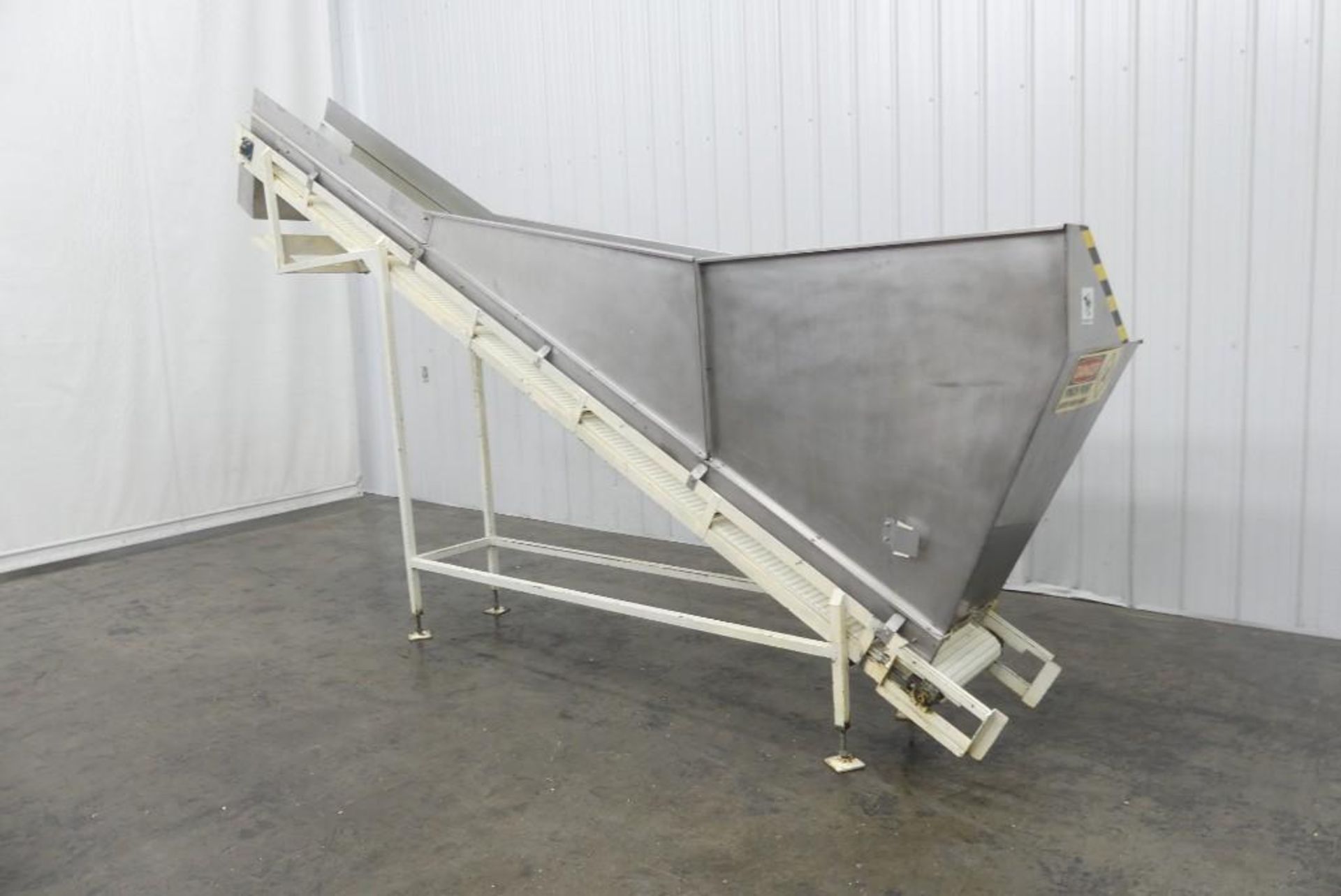 Cleated Incline Conveyor with Hopper 16" Wide - Image 4 of 11