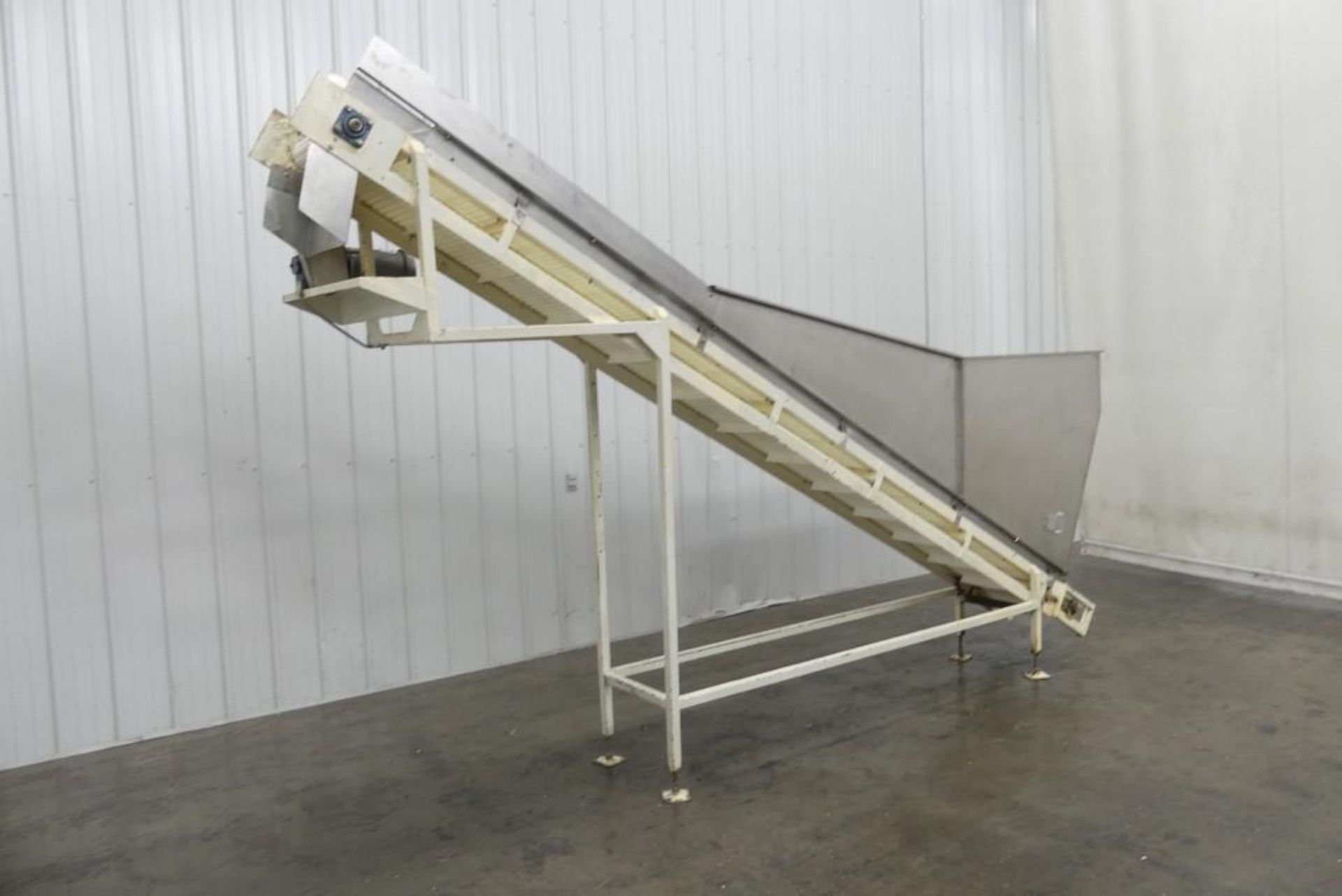 Cleated Incline Conveyor with Hopper 16" Wide - Image 2 of 11