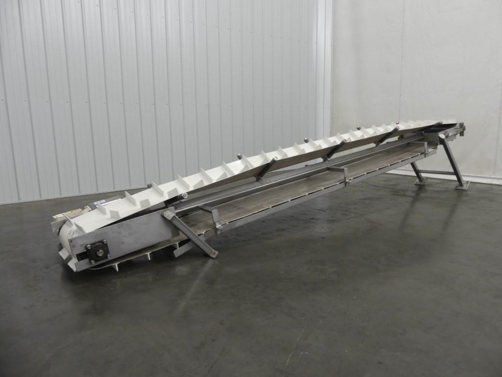 Plastic Cleated Belt Conveyor 185" L x 18" W - Image 2 of 10