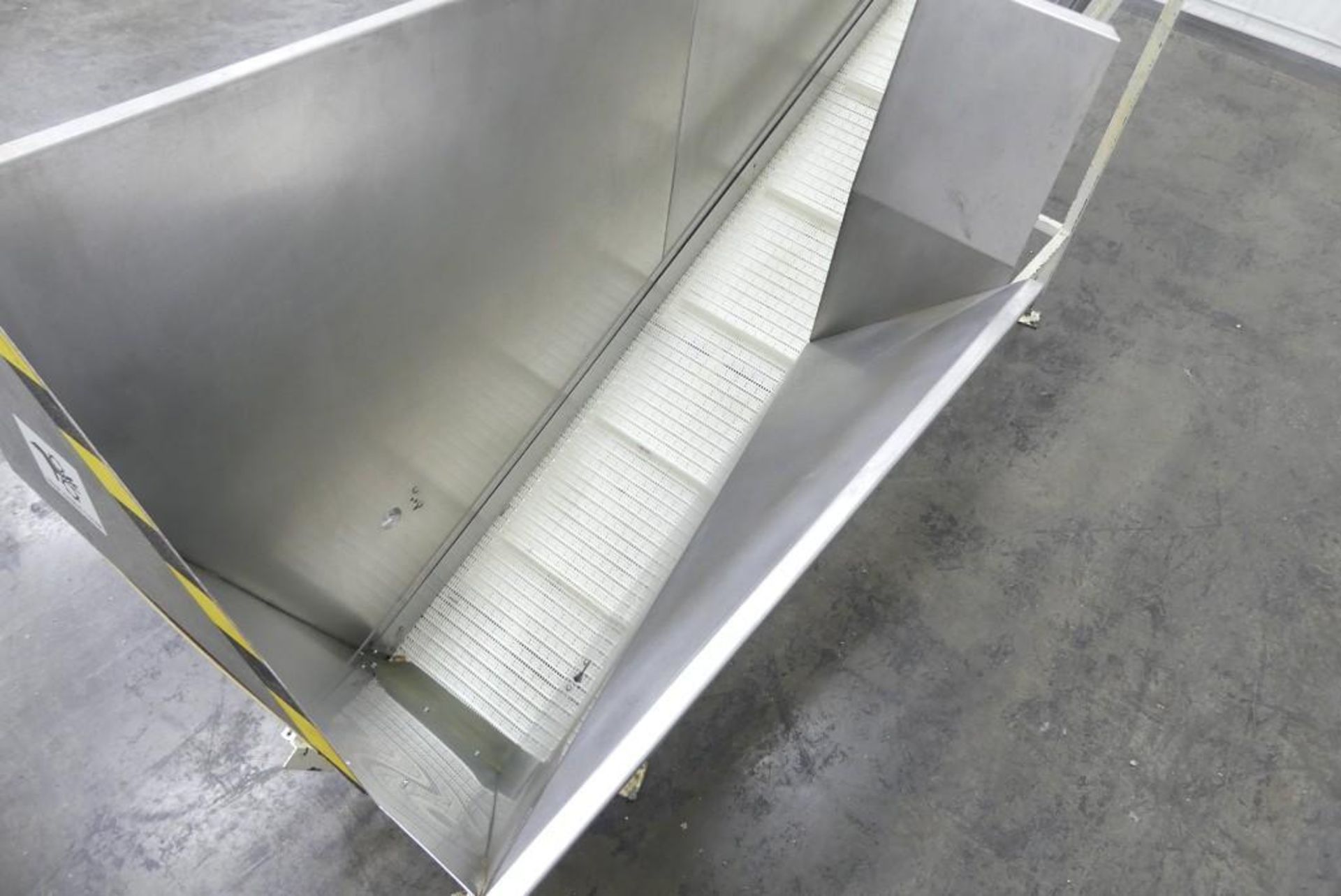 Cleated Incline Conveyor with Hopper 16" Wide - Image 5 of 11