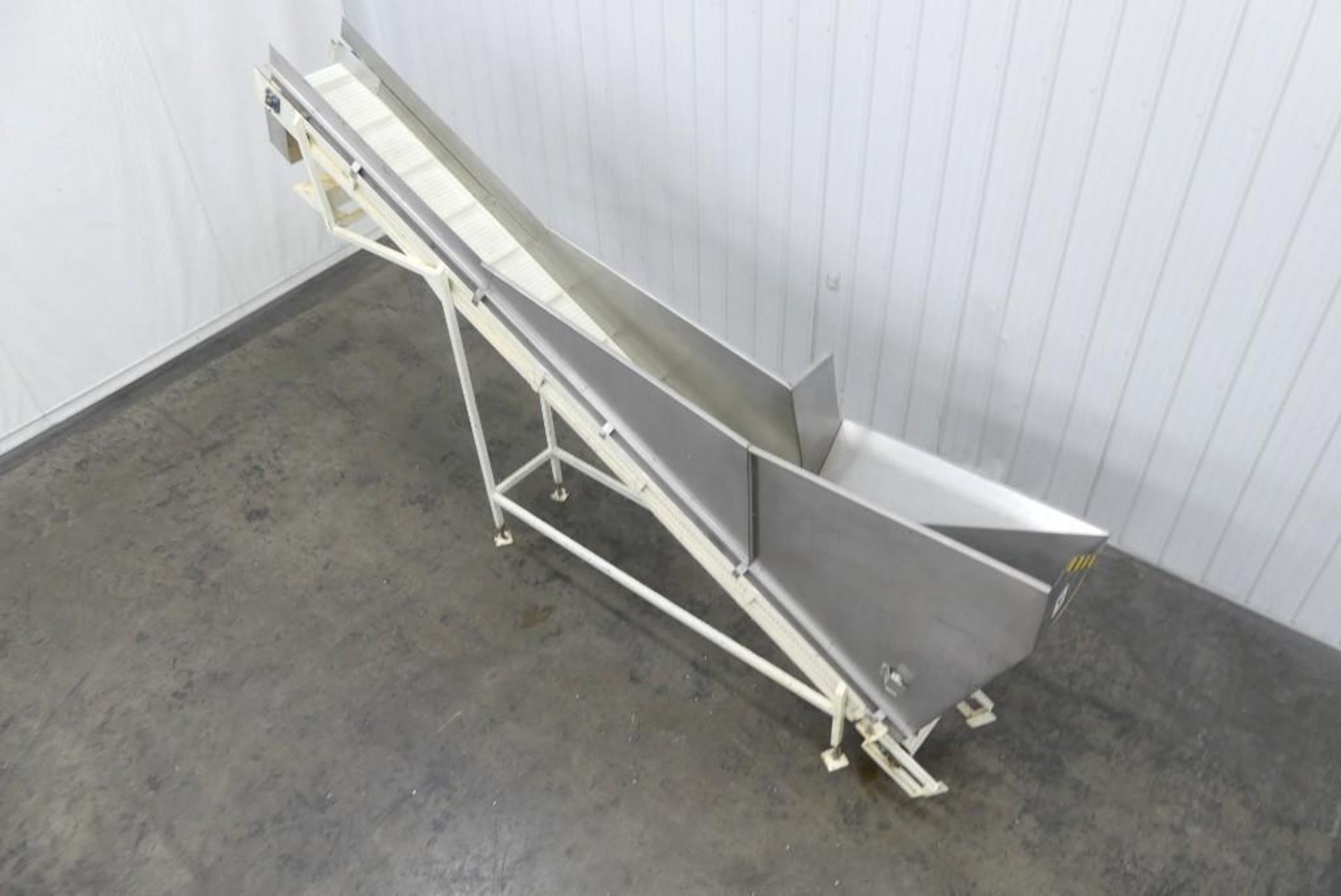 Cleated Incline Conveyor with Hopper 16" Wide