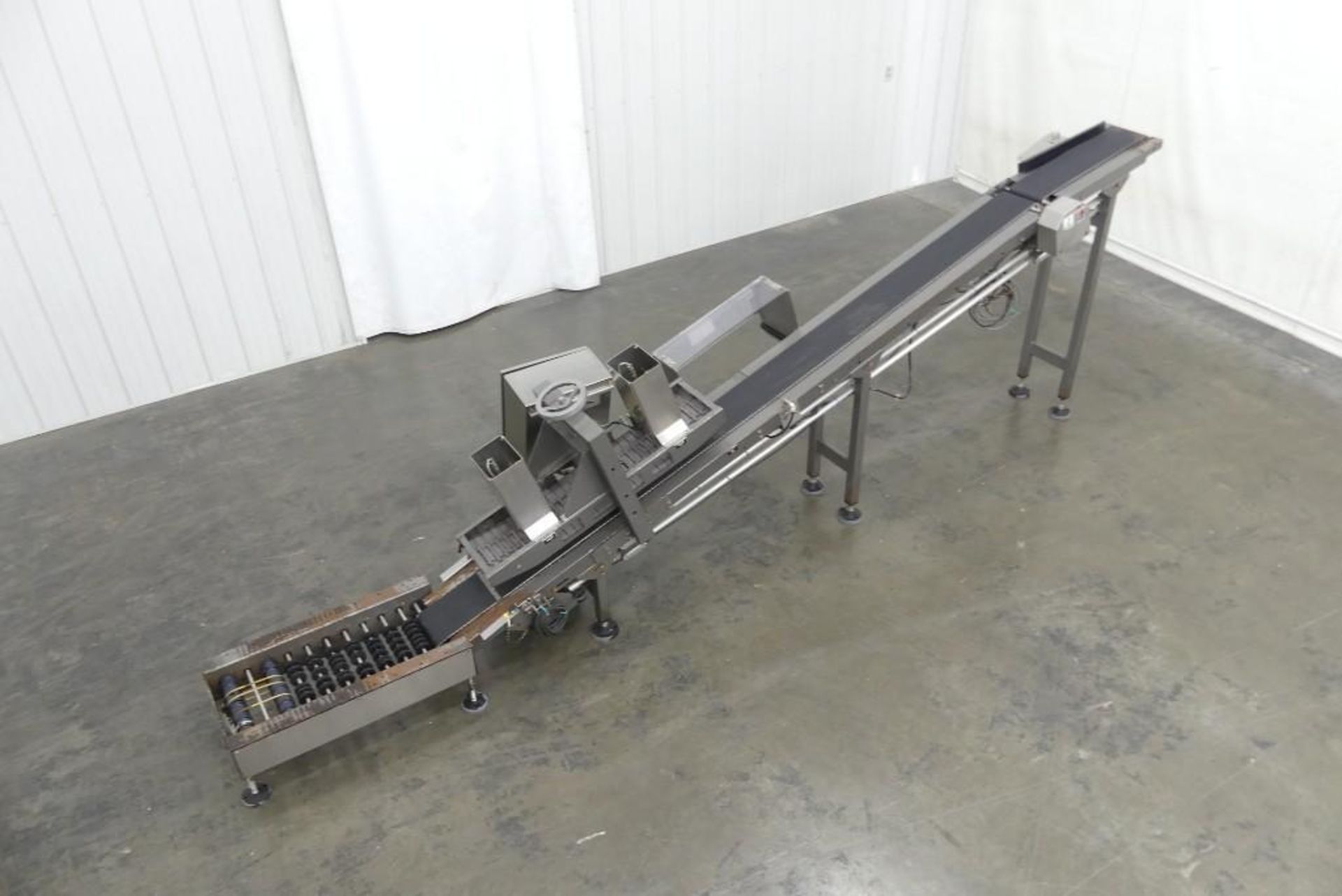 Bag Flattening and Belt Incline Conveyor