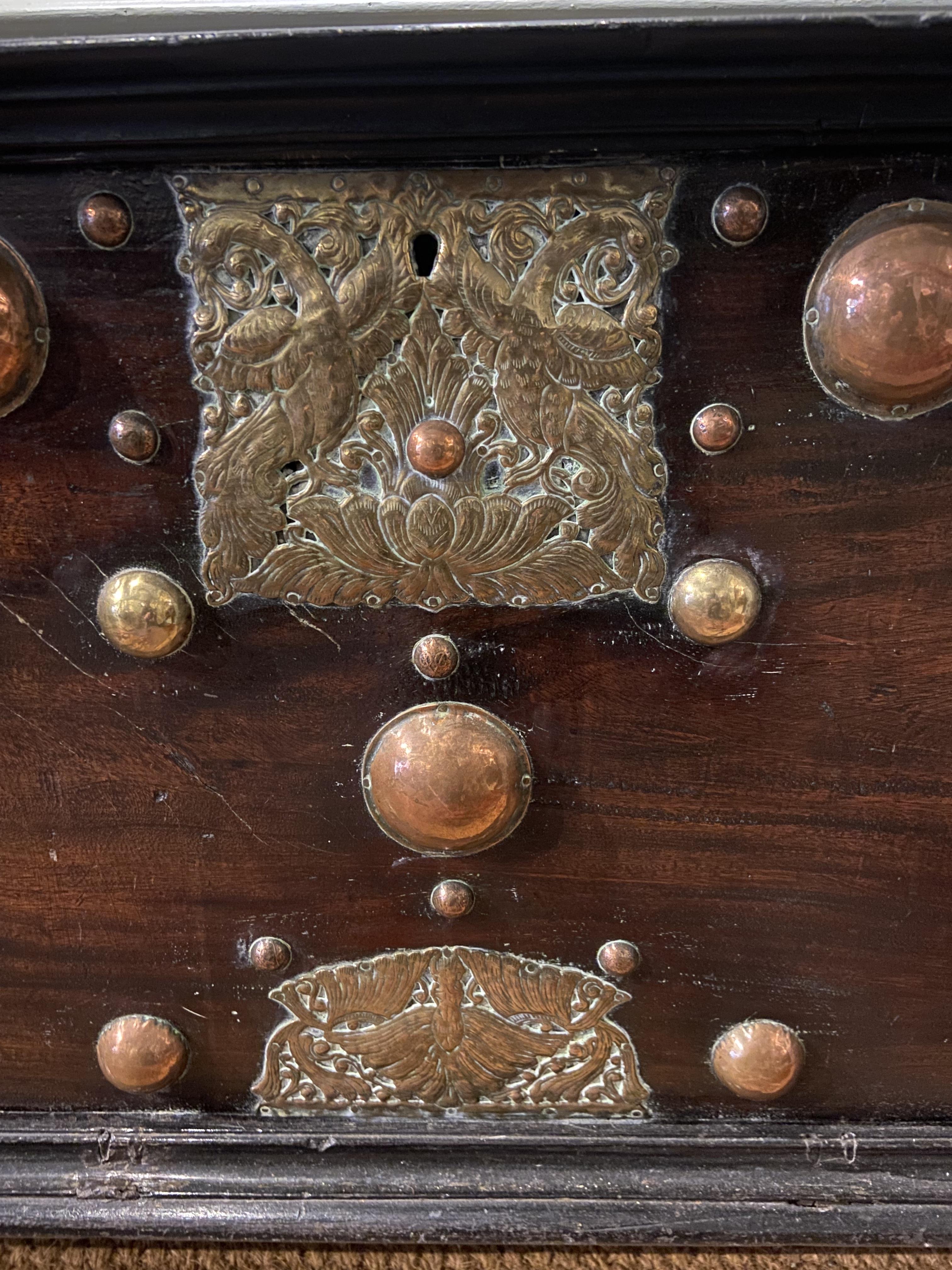 18th Century, Dutch Sri Lankan chest, Padouk - Image 5 of 8