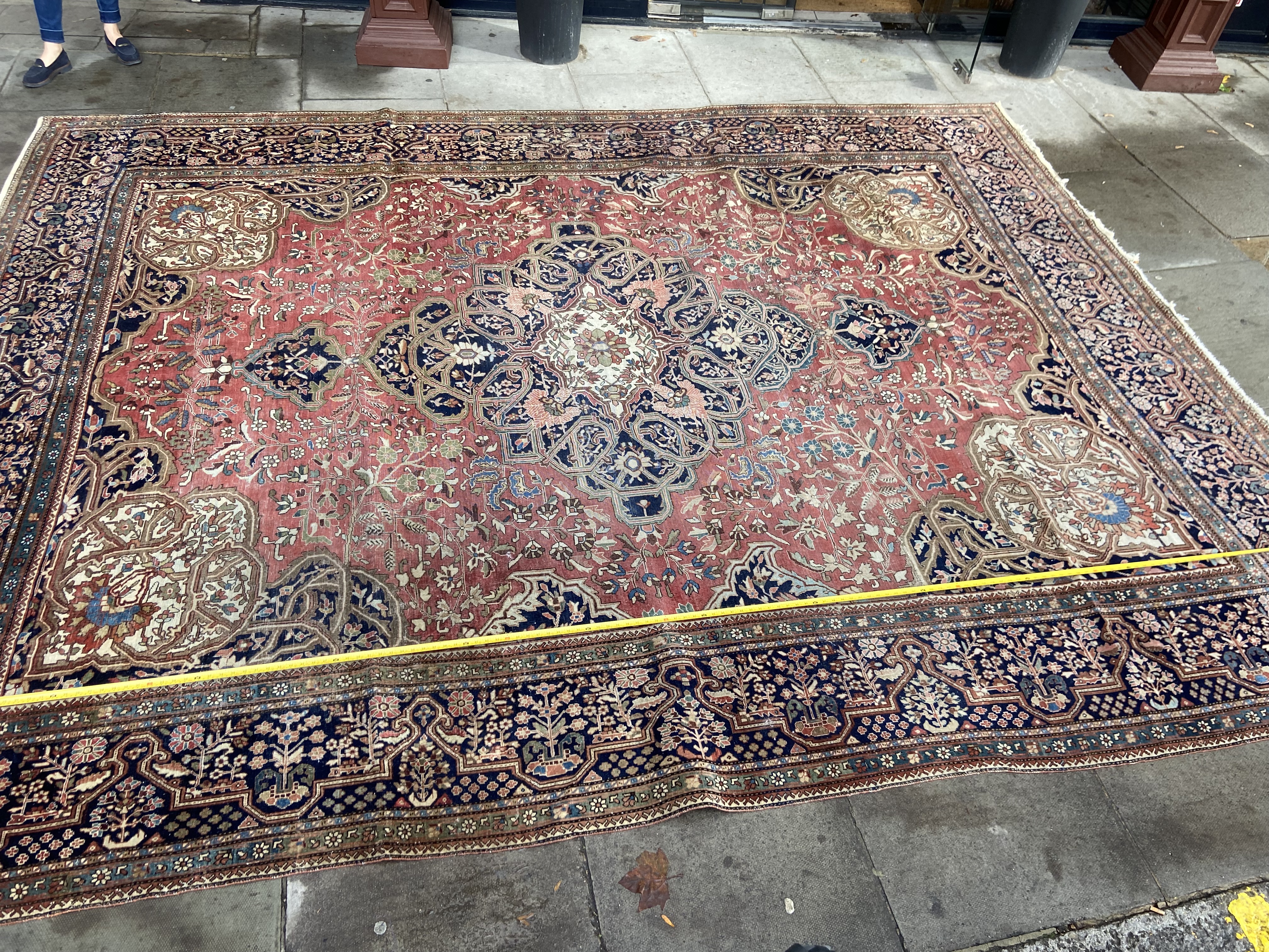 A large Sarouk Farahan/Kashan Mohtasham (?) Persian rug - Image 7 of 7