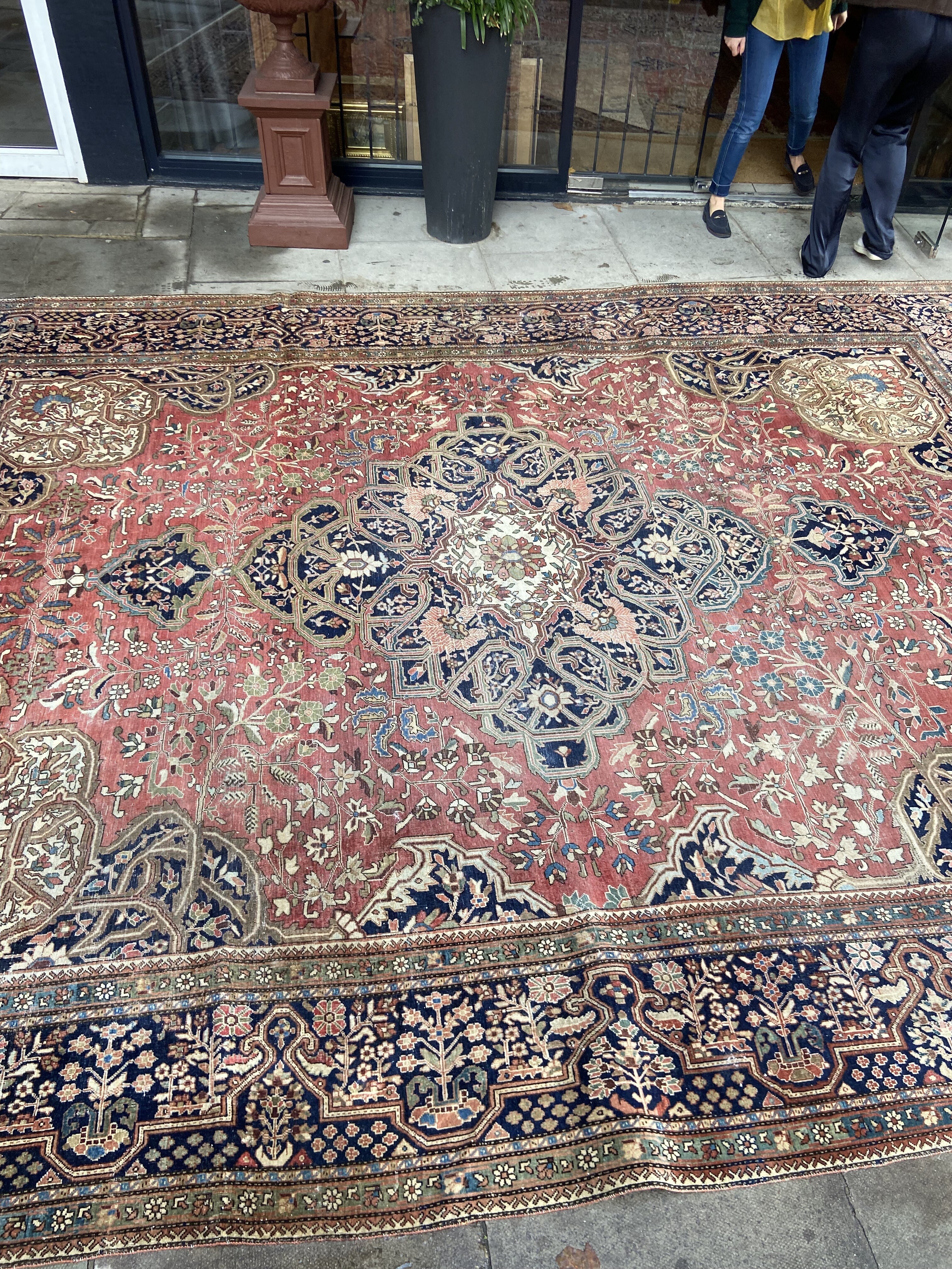 A large Sarouk Farahan/Kashan Mohtasham (?) Persian rug - Image 6 of 7