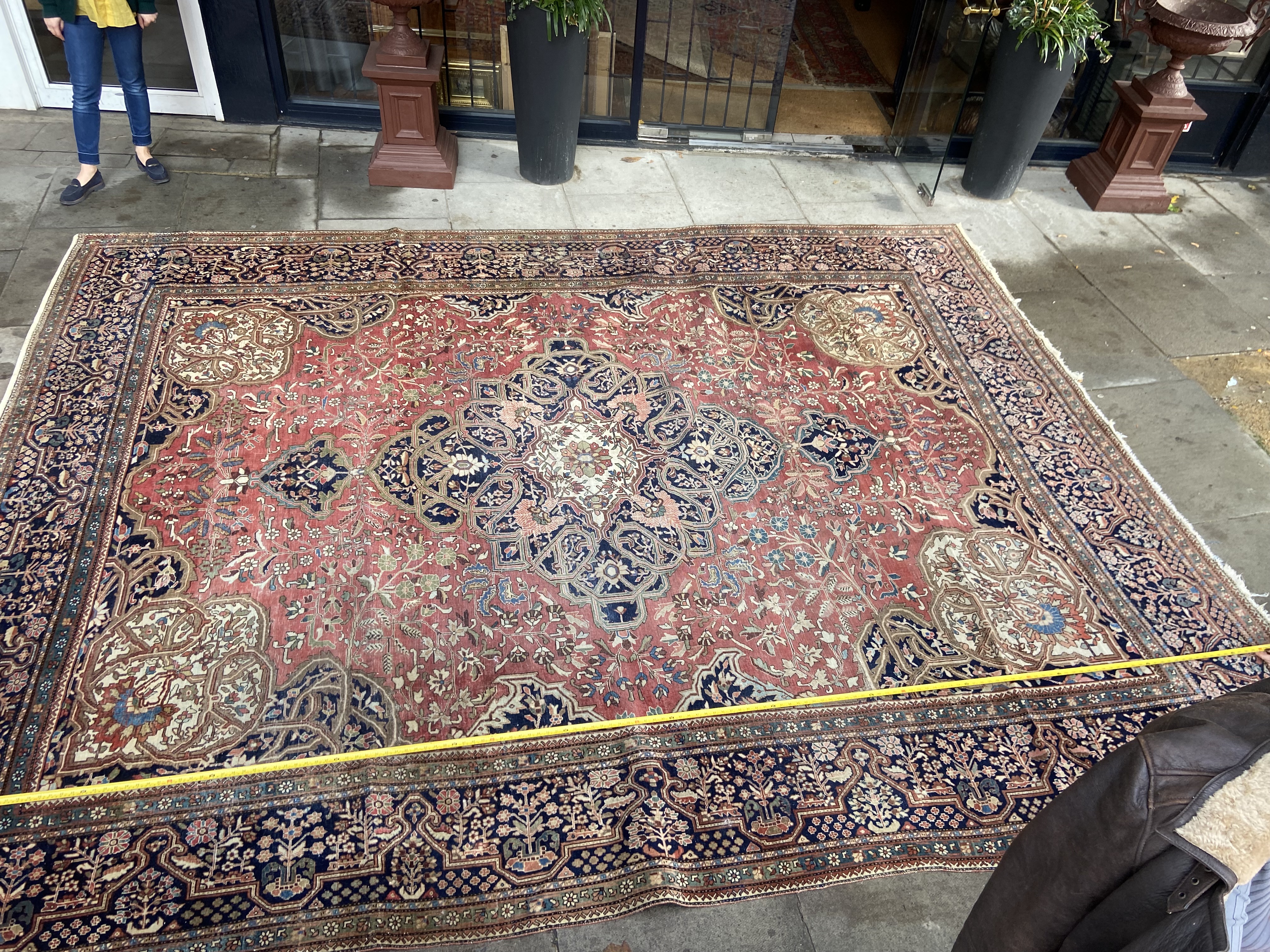 A large Sarouk Farahan/Kashan Mohtasham (?) Persian rug