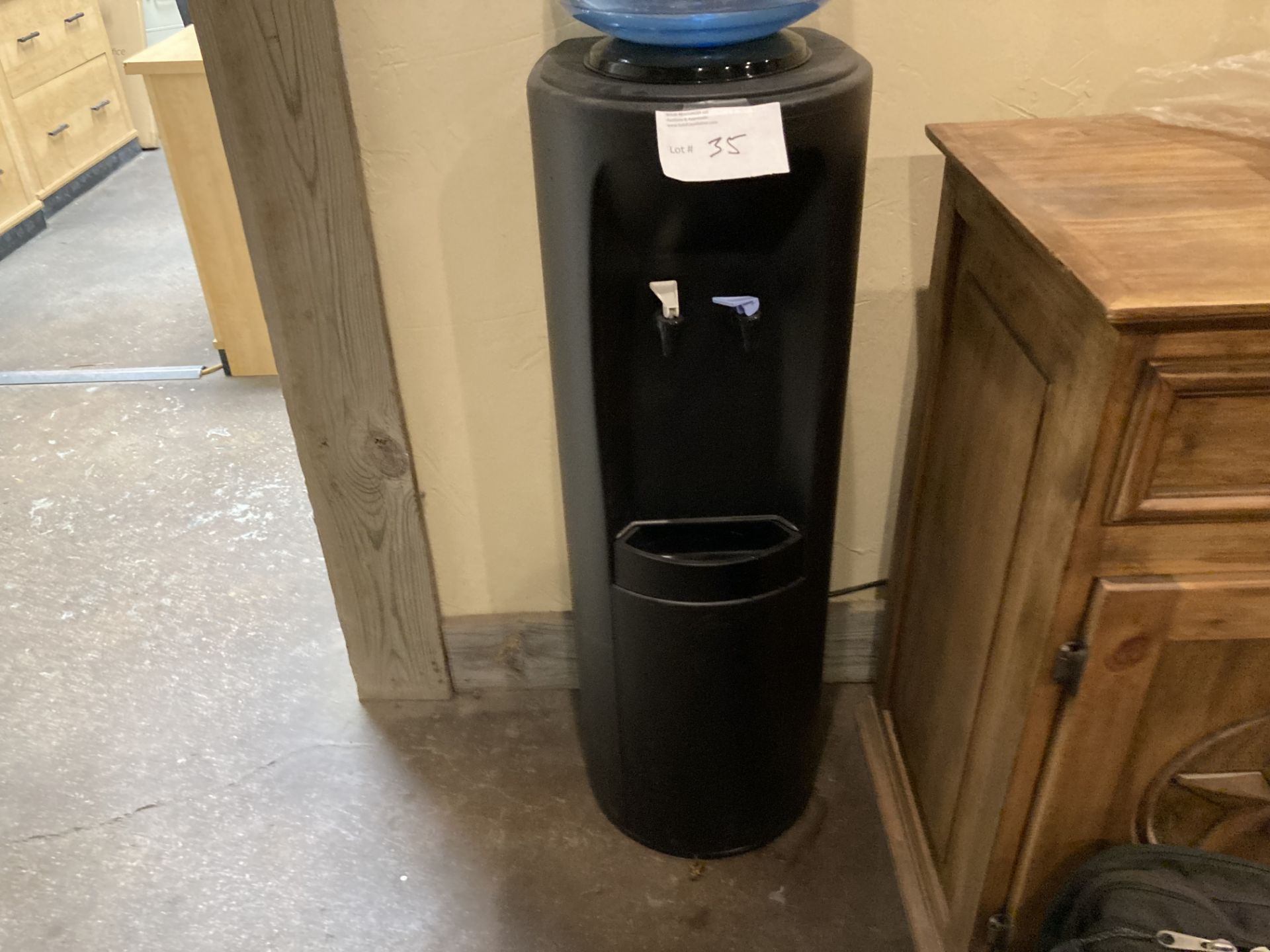 LOT OF: (1) Oasis International water cooler dispenser (black) Model BPD1SK-L02, and (5) un-opened O