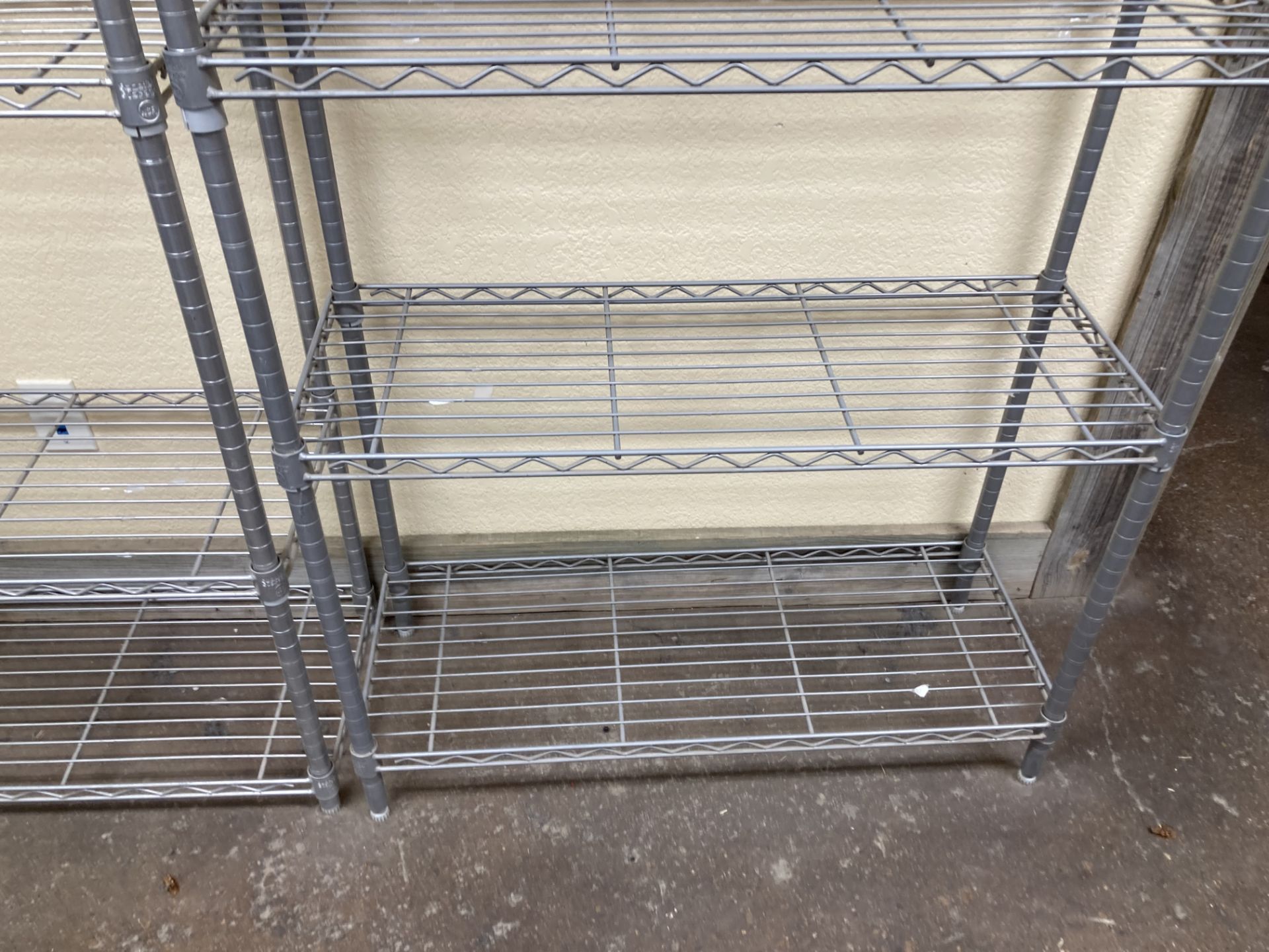 Chrome metal rack with 4 shelves. - Image 2 of 3