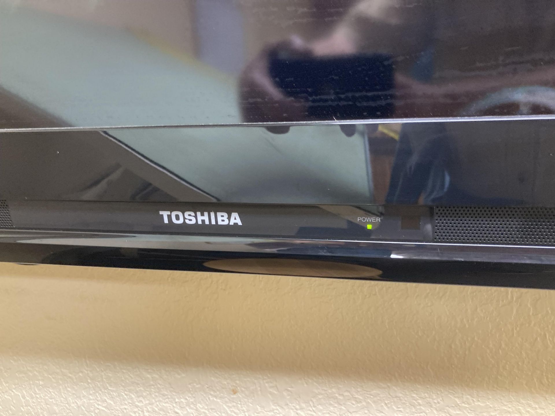 37" Toshiba Flatscreen Television - Image 3 of 5