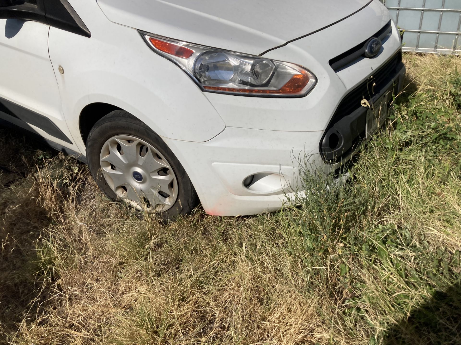 2018 Ford Transit Connect XLT, color White, with roof rack. VIN NM0LS7F73J1372848 - Image 4 of 10