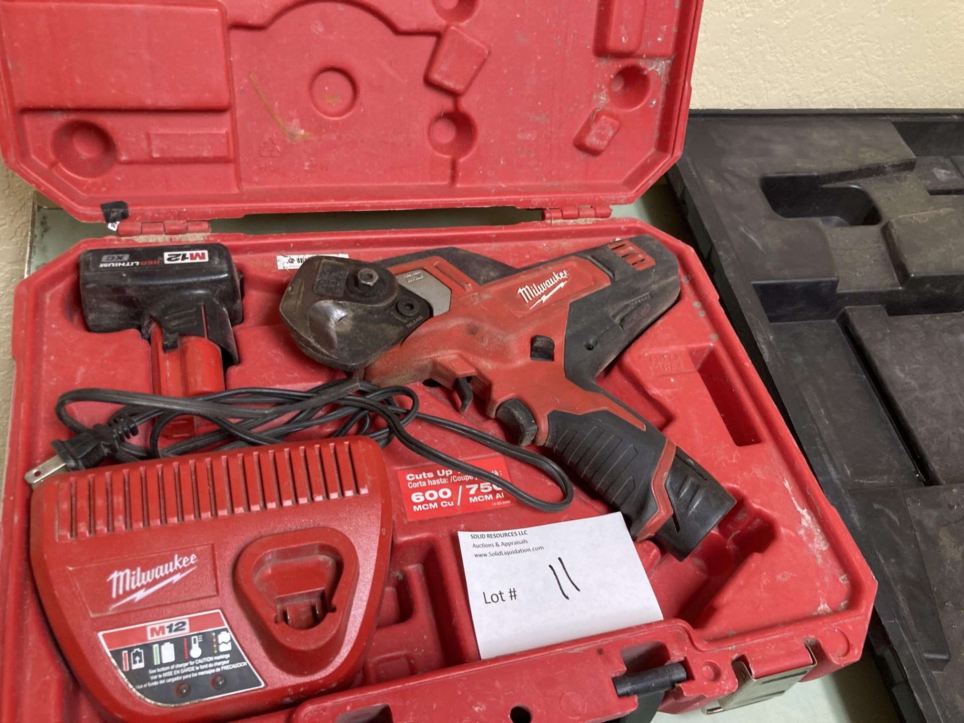 Milwaukee M12 battery powered 600 MCM cable cutter