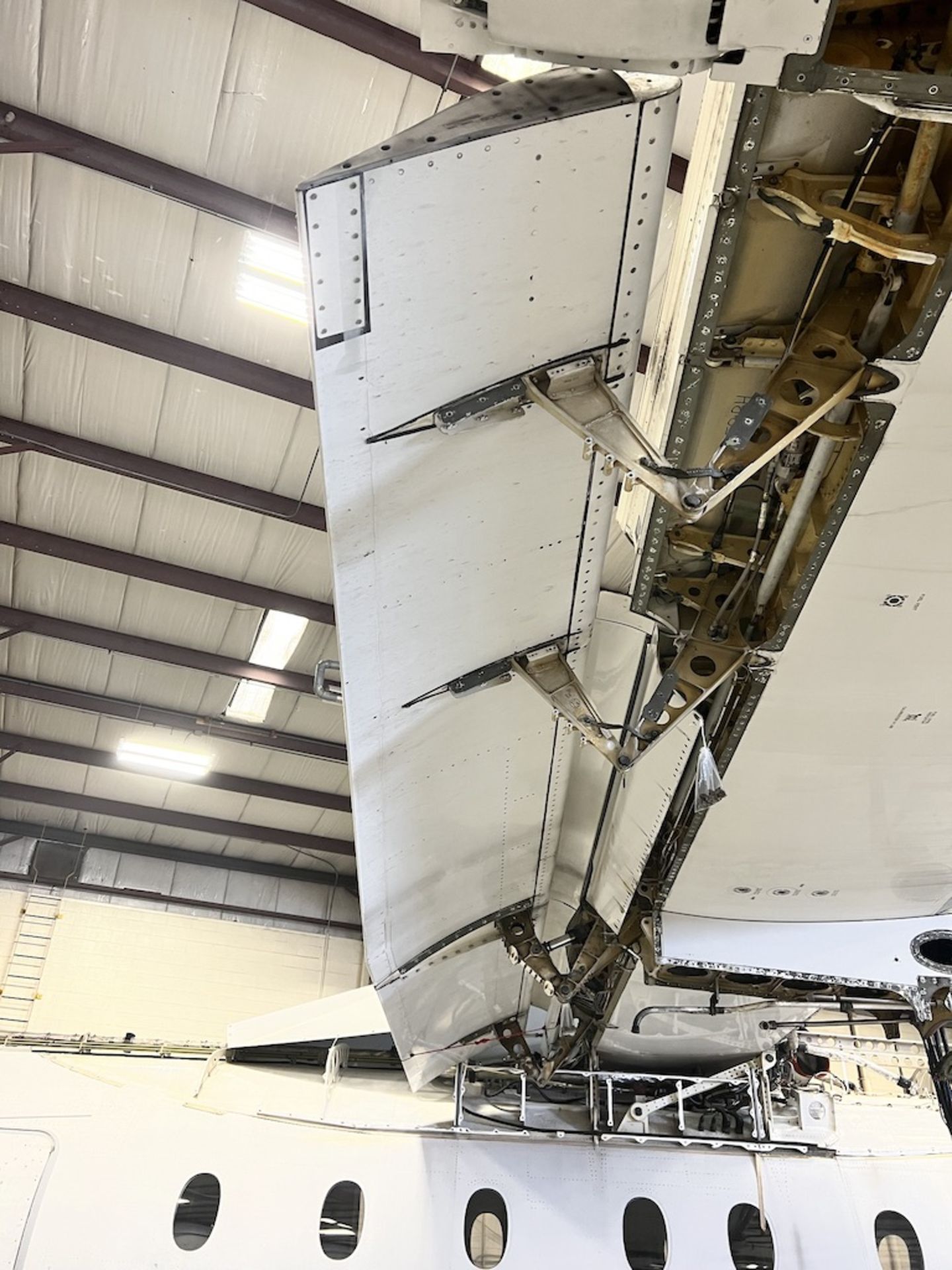 (1) FAIRCHILD DORNIER 328 JET STARBOARD (RIGHT) FLAP - Image 3 of 7