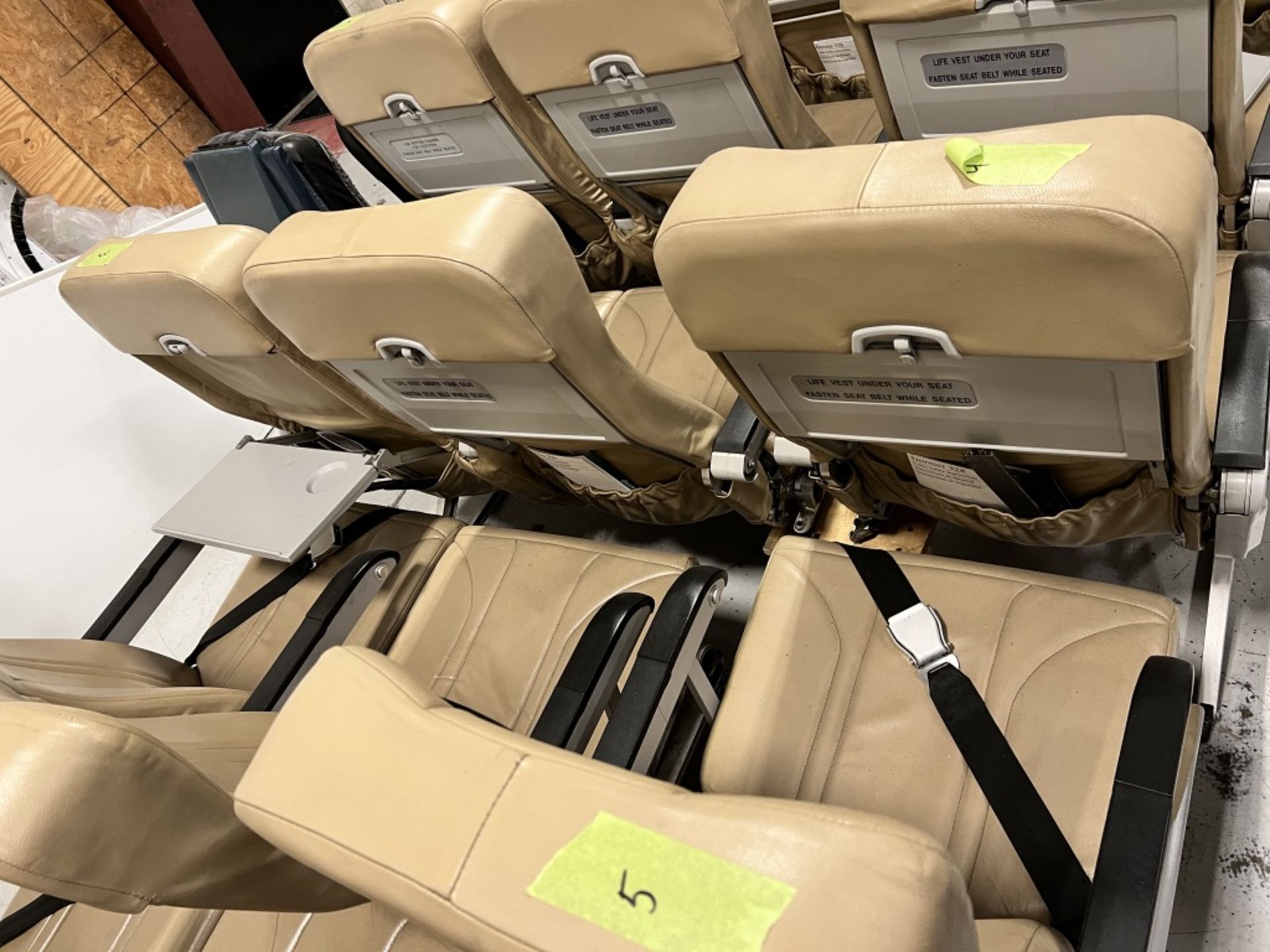 LOT OF: (30) SEATS, (1) FLIGHT ATTENDANT SEAT/ JUMP SEAT, (7) OVERHEAD LUGGAGE COMPARTMENTS AND (1) - Image 8 of 21