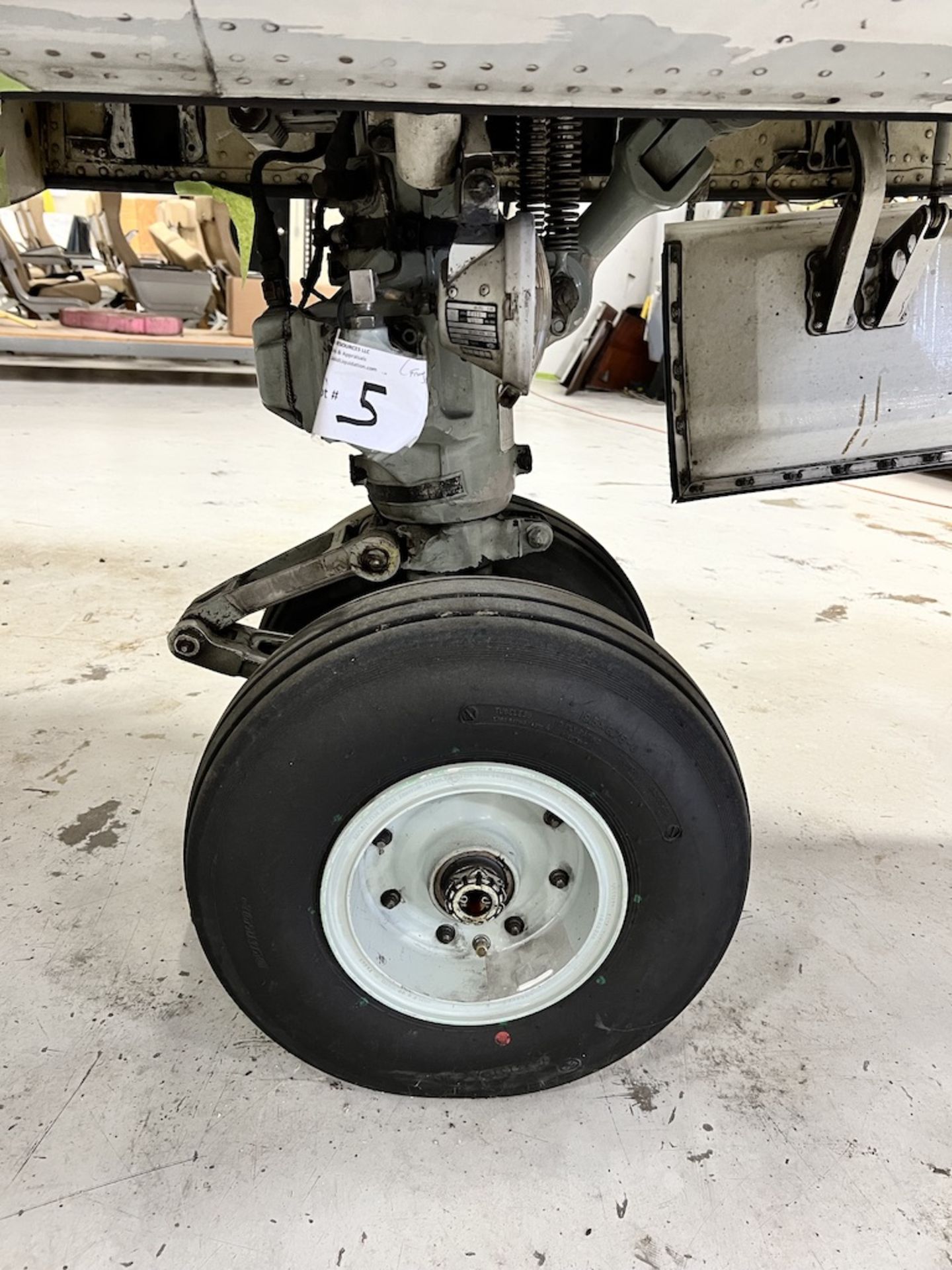 LOT OF: (1) SUN-AIR OF SCANDINAVIA NOSE WHEEL STRUT W/ BRAKES AND TIRES FROM A FAIRCHILD DORNIER 328