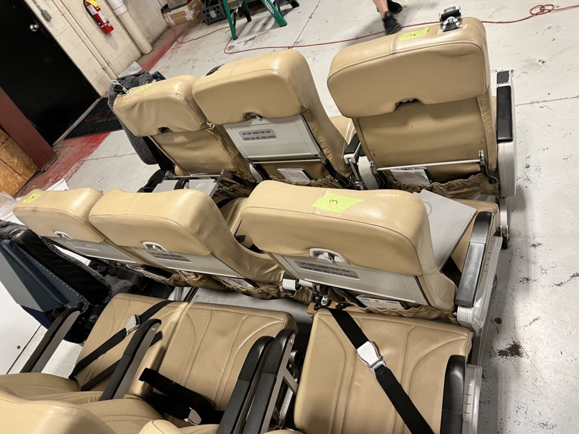 LOT OF: (30) SEATS, (1) FLIGHT ATTENDANT SEAT/ JUMP SEAT, (7) OVERHEAD LUGGAGE COMPARTMENTS AND (1) - Image 10 of 21