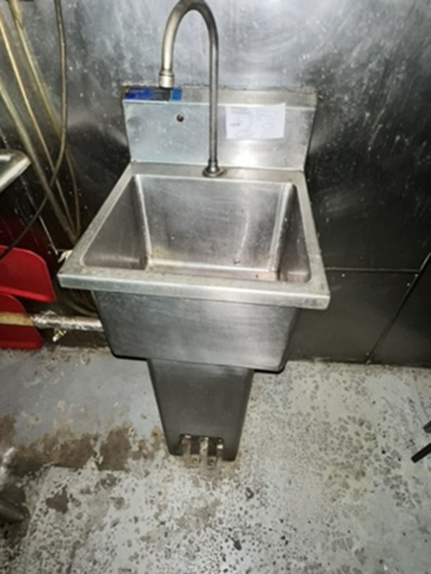 SS' hand wash sink with foot pedals