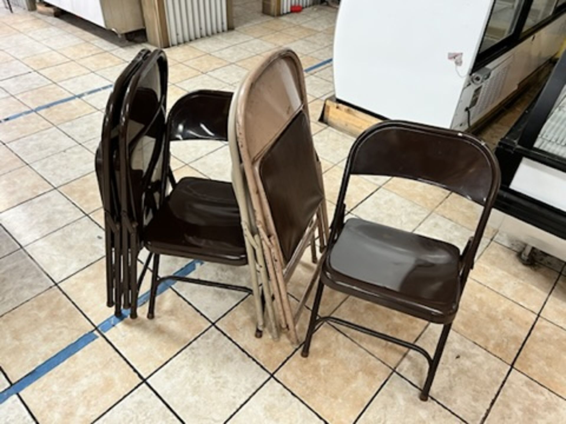 Lot of (6) metal folding chairs - Image 2 of 4