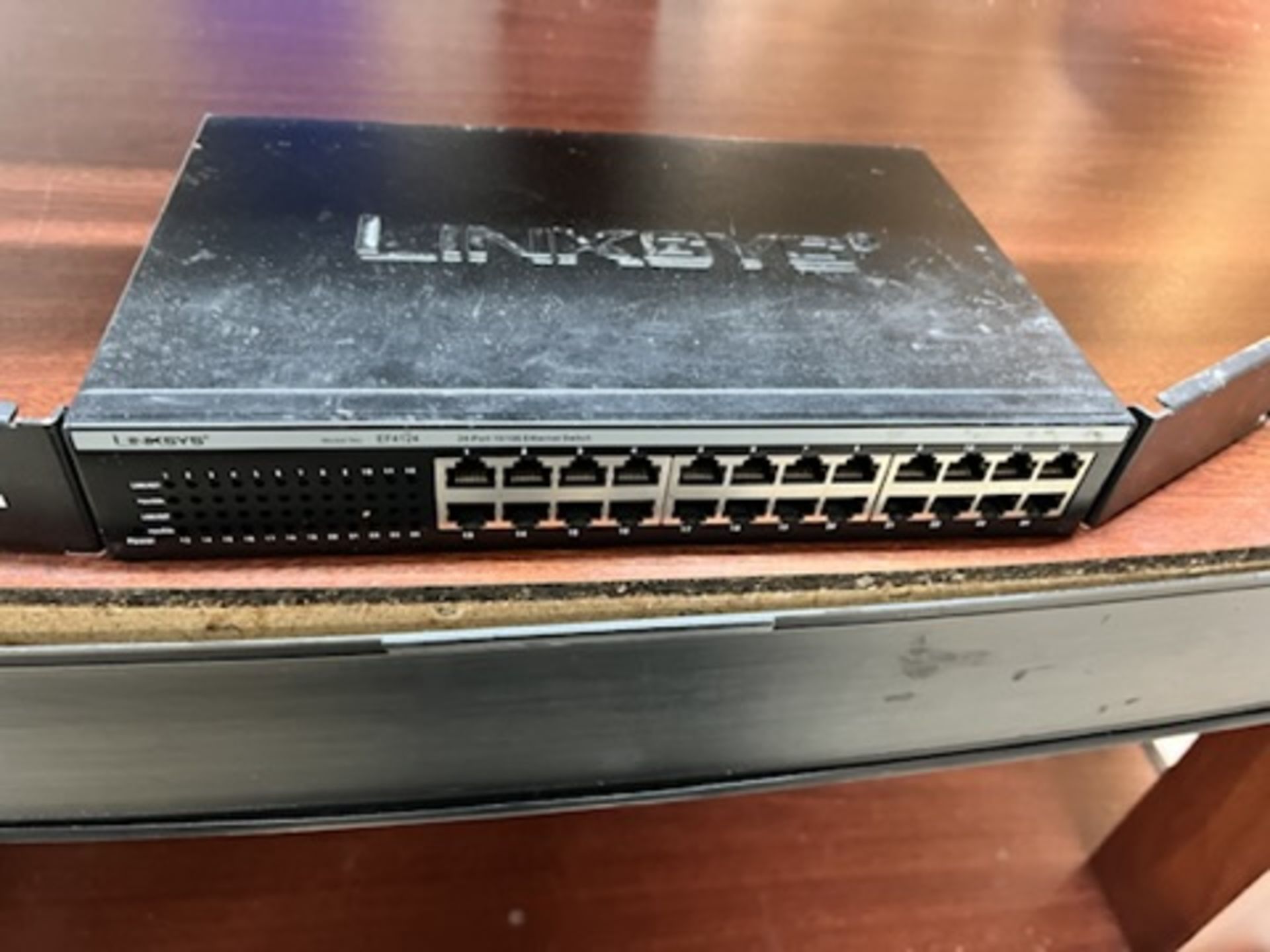 Lot of: (2) Cisco 2500 series routers , (1) Cisco IAD 2400 Series router, (2) Linksys 24-port intern - Image 17 of 18