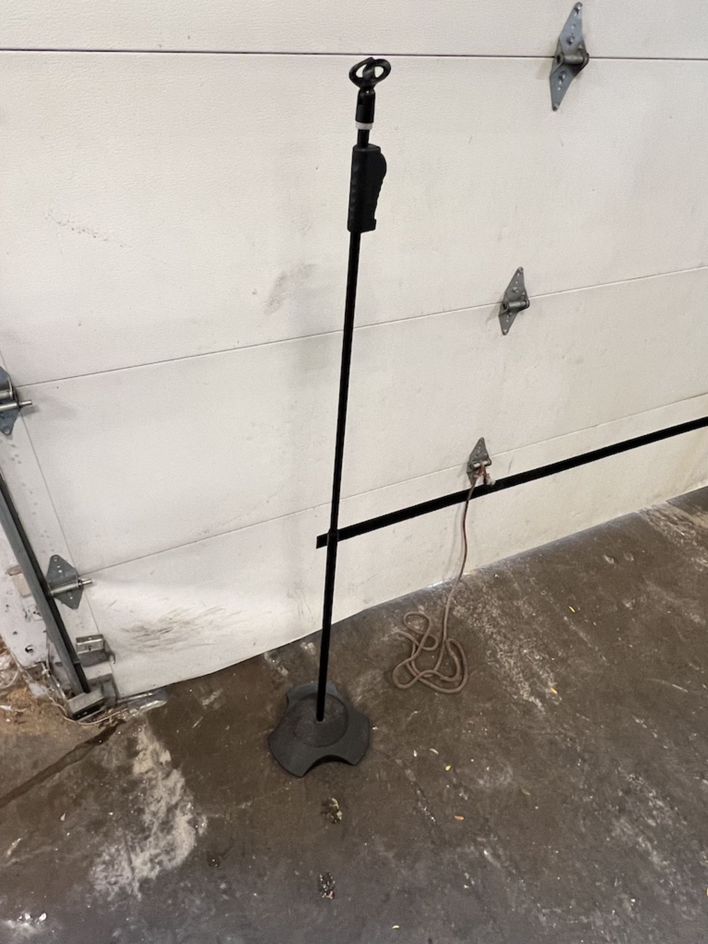 MICROPHONE STAND W/ WHITE CORDS PICTURED