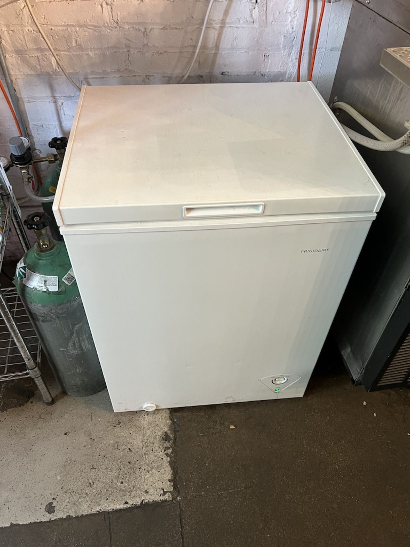 FRIGIDAIRE CHEST FREEZER, 25" WIDE - Image 2 of 5