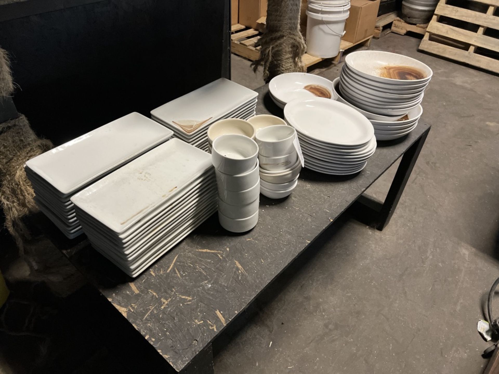 LOT OF: VARIOUS PLATES AND BOWLS PICTURED - Image 2 of 6