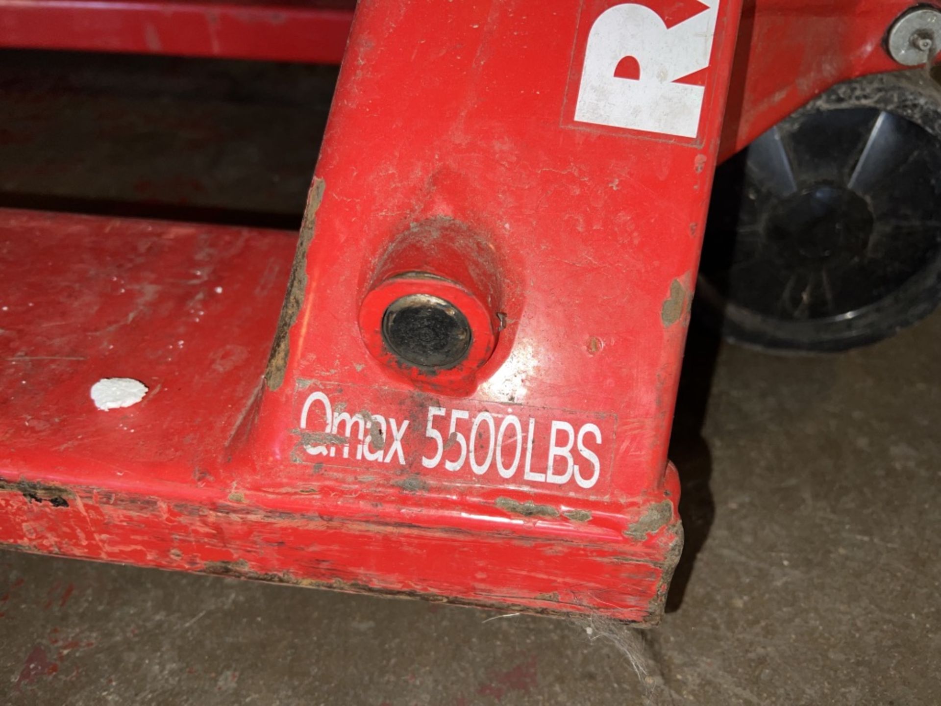 RAYMOND QMAX 5500 LB. MANUAL PALLET JACK - Image 5 of 6