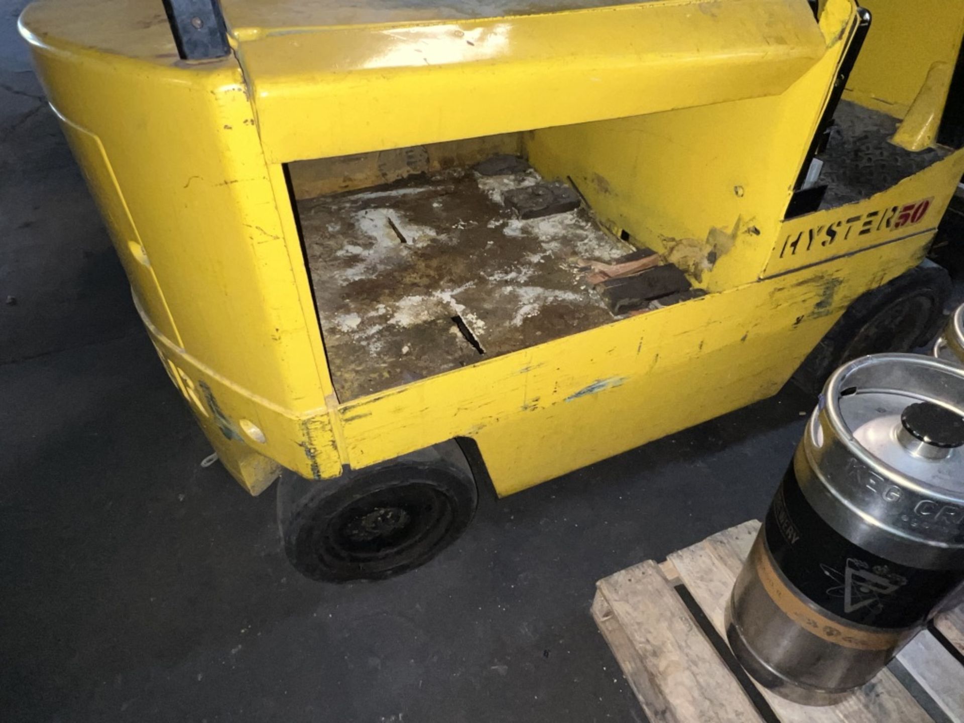 HYSTER 50 FORKLIFT. NON WORKING CONDITION, MODEL E50XL-33 - Image 5 of 14