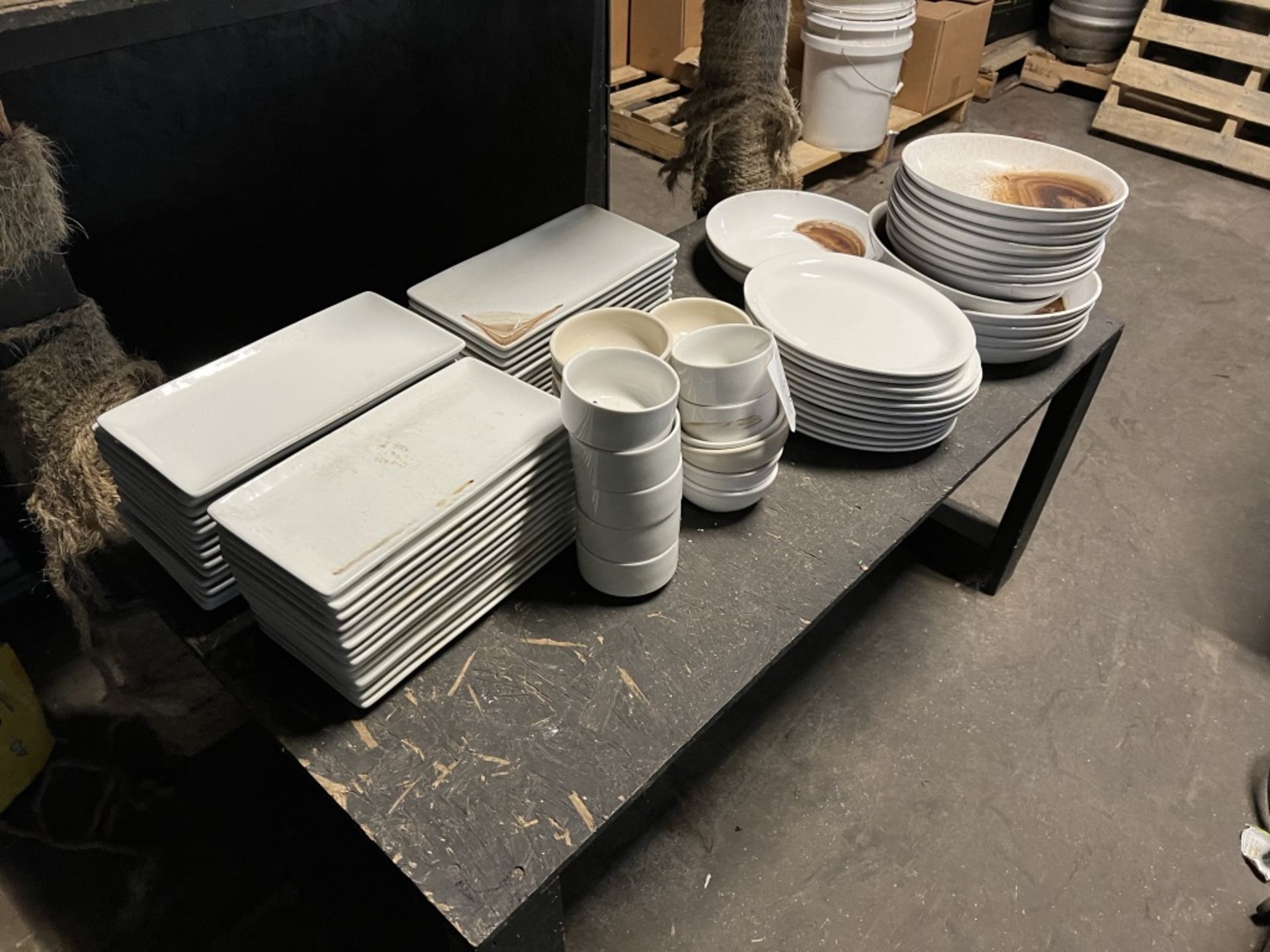 LOT OF: VARIOUS PLATES AND BOWLS PICTURED