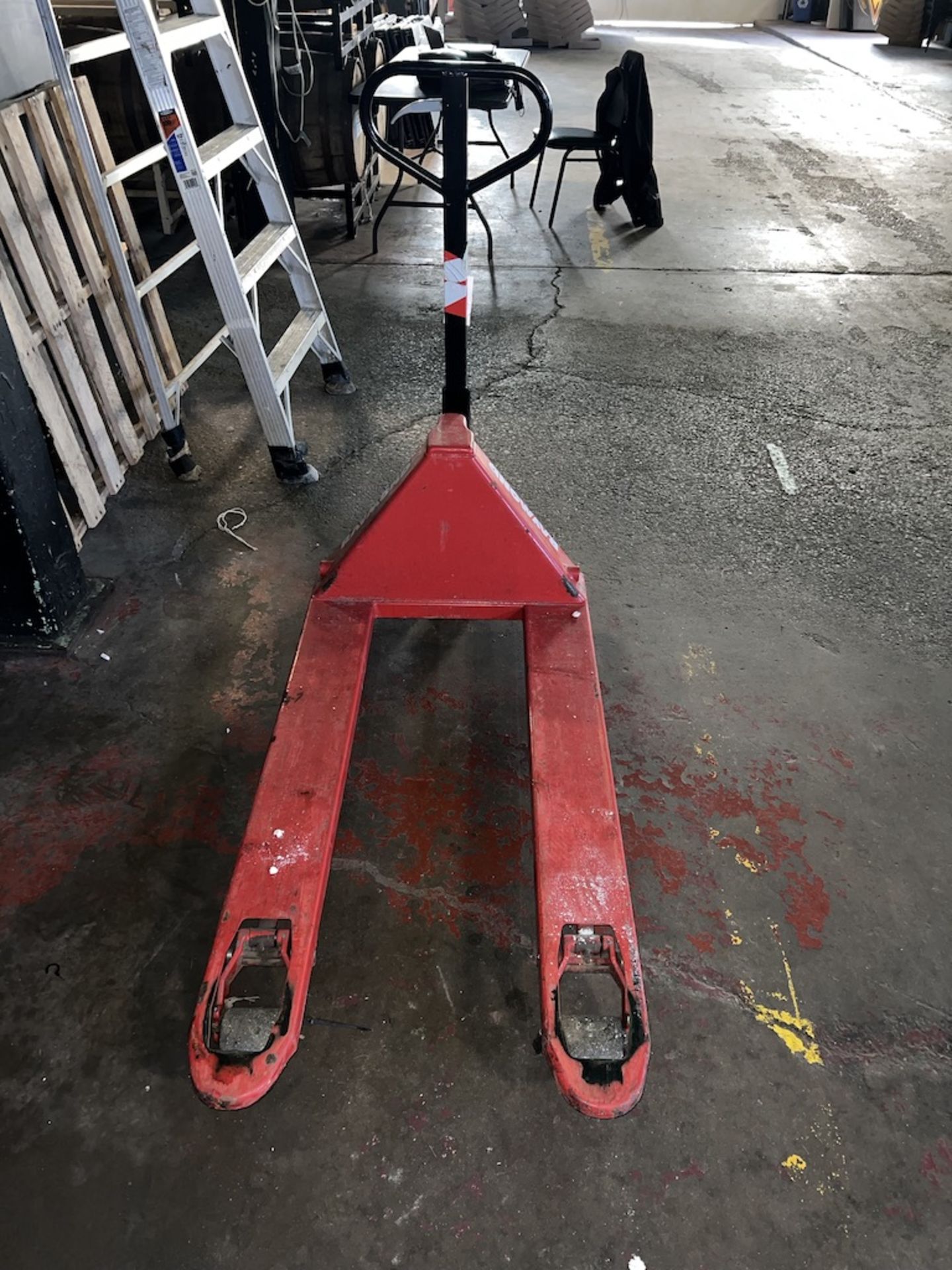 RAYMOND QMAX 5500 LB. MANUAL PALLET JACK