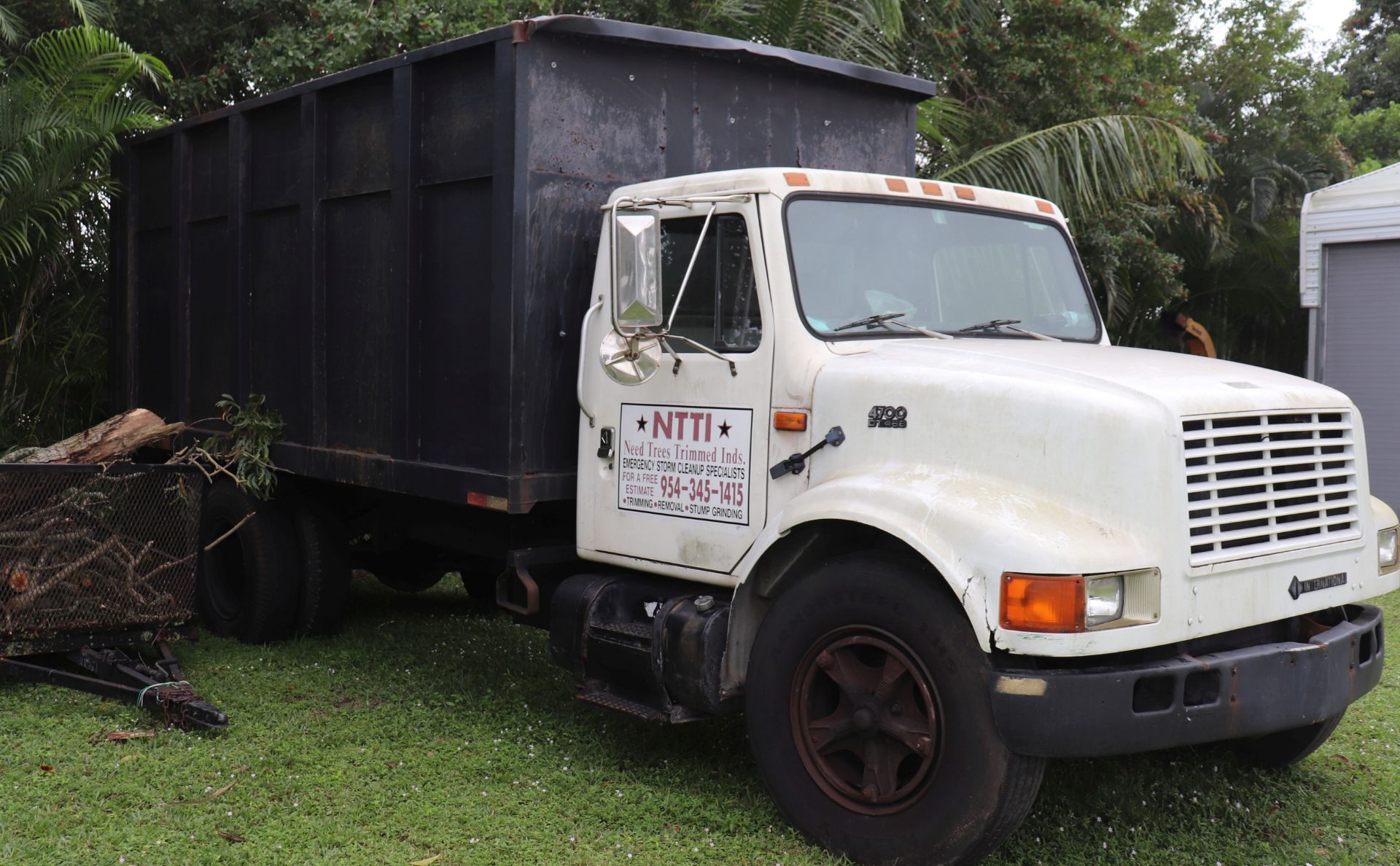 1993 International 4700 DT466 Dump Truck, Diesel, 4x2, 809219 miles, Vin: 1HTSAZRMOPH480989 - Image 3 of 14