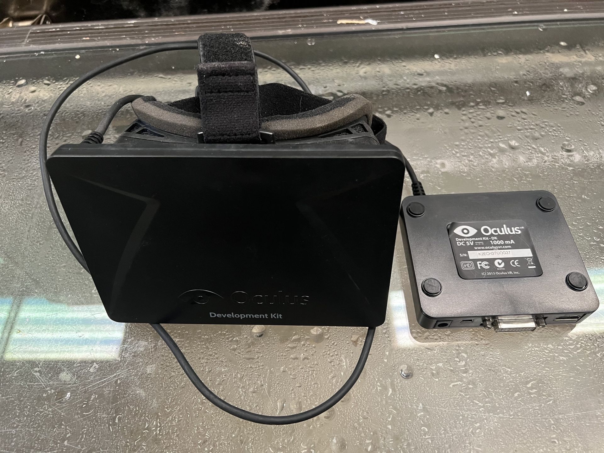 1 x Oculus VR Development Kit