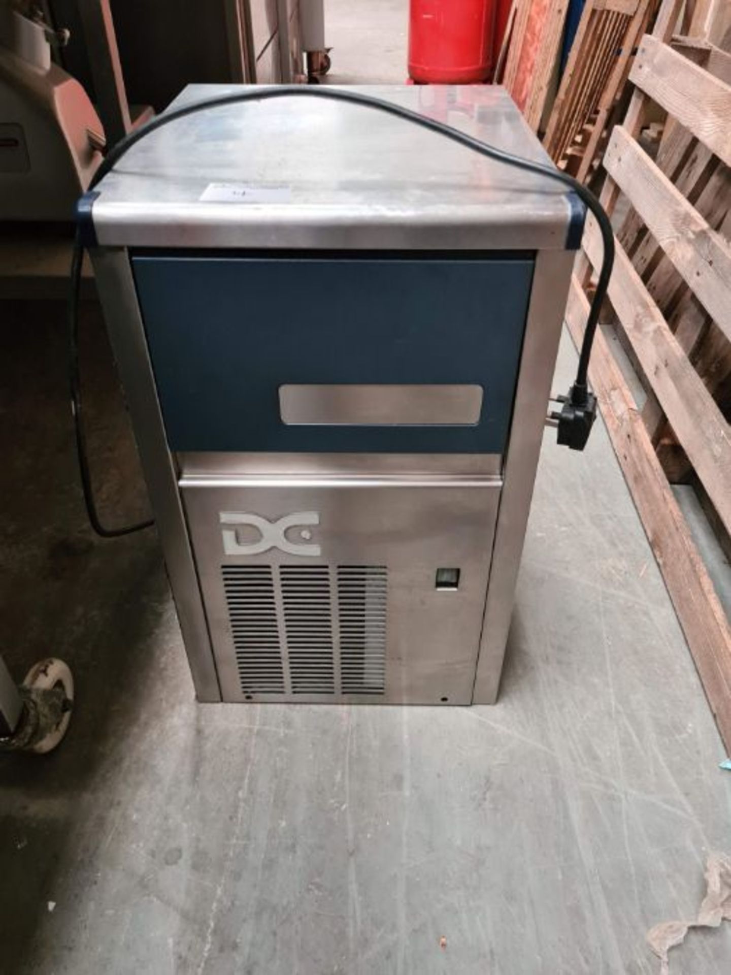 Small DC ice machine.