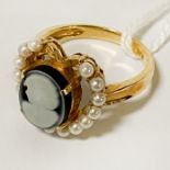 18CT GOLD PEARL CAMEO RING - SIZE K