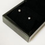 18 CARAT GOLD DIAMOND STUD EARRINGS