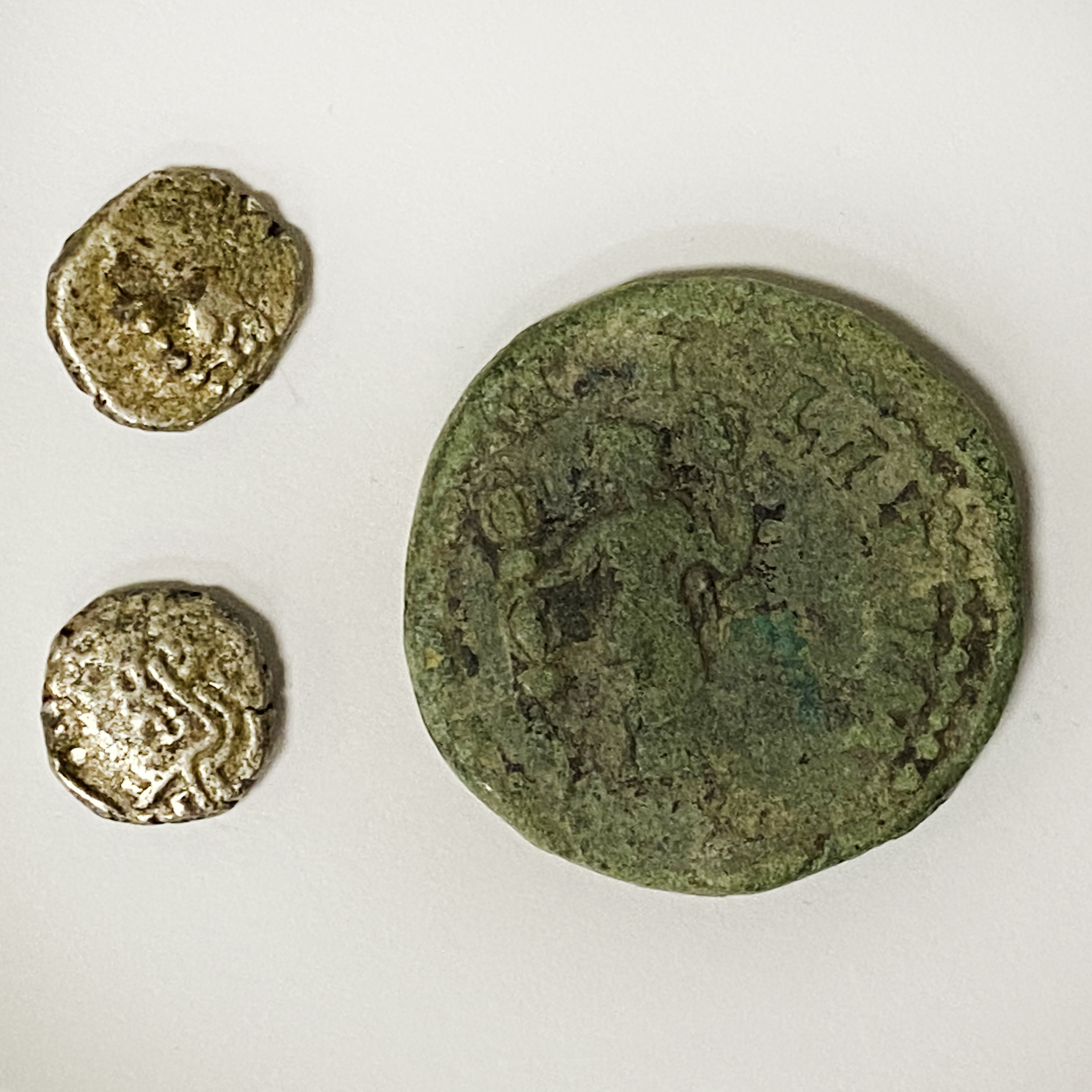 ROMAN COIN & TWO MINIATURE COINS - Image 2 of 2