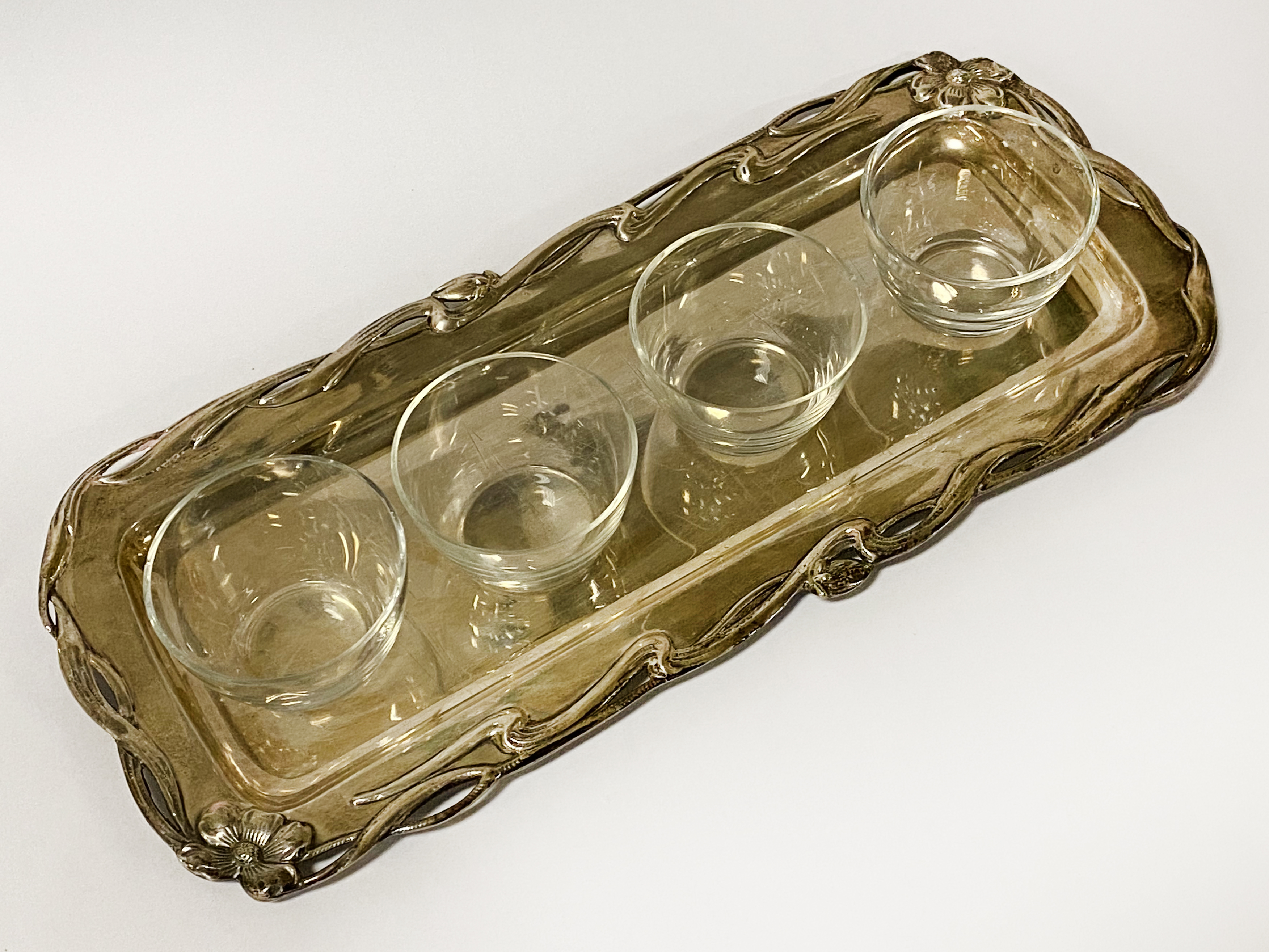 ORNATE SILVER TRAY AND GLASS CUPS - 244 GRAMS