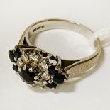 18CT GOLD DIAMOND & SAPPHIRE RING - SIZE L