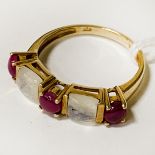 10CT GOLD RUBY & MOONSTONE RING - SIZE N - 2.6 GRAMS APPROX